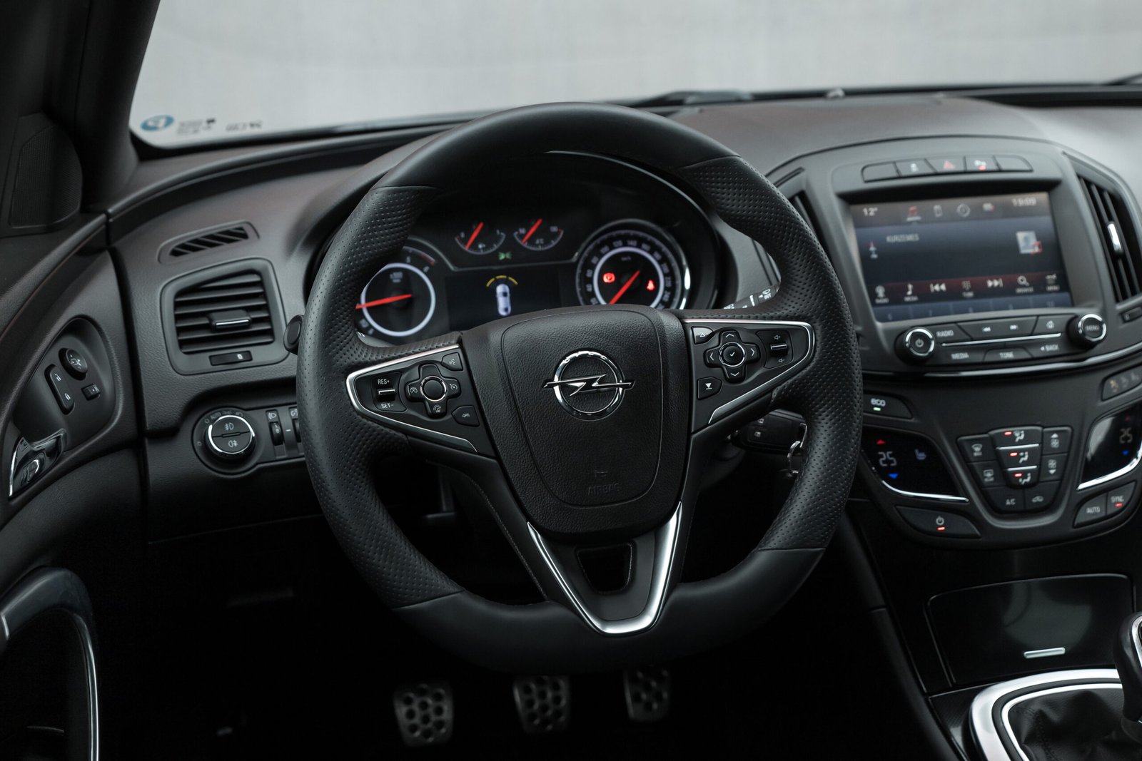 
								OPEL INSIGNIA FACELIFT OPC LINE 2.0D 125KW full									