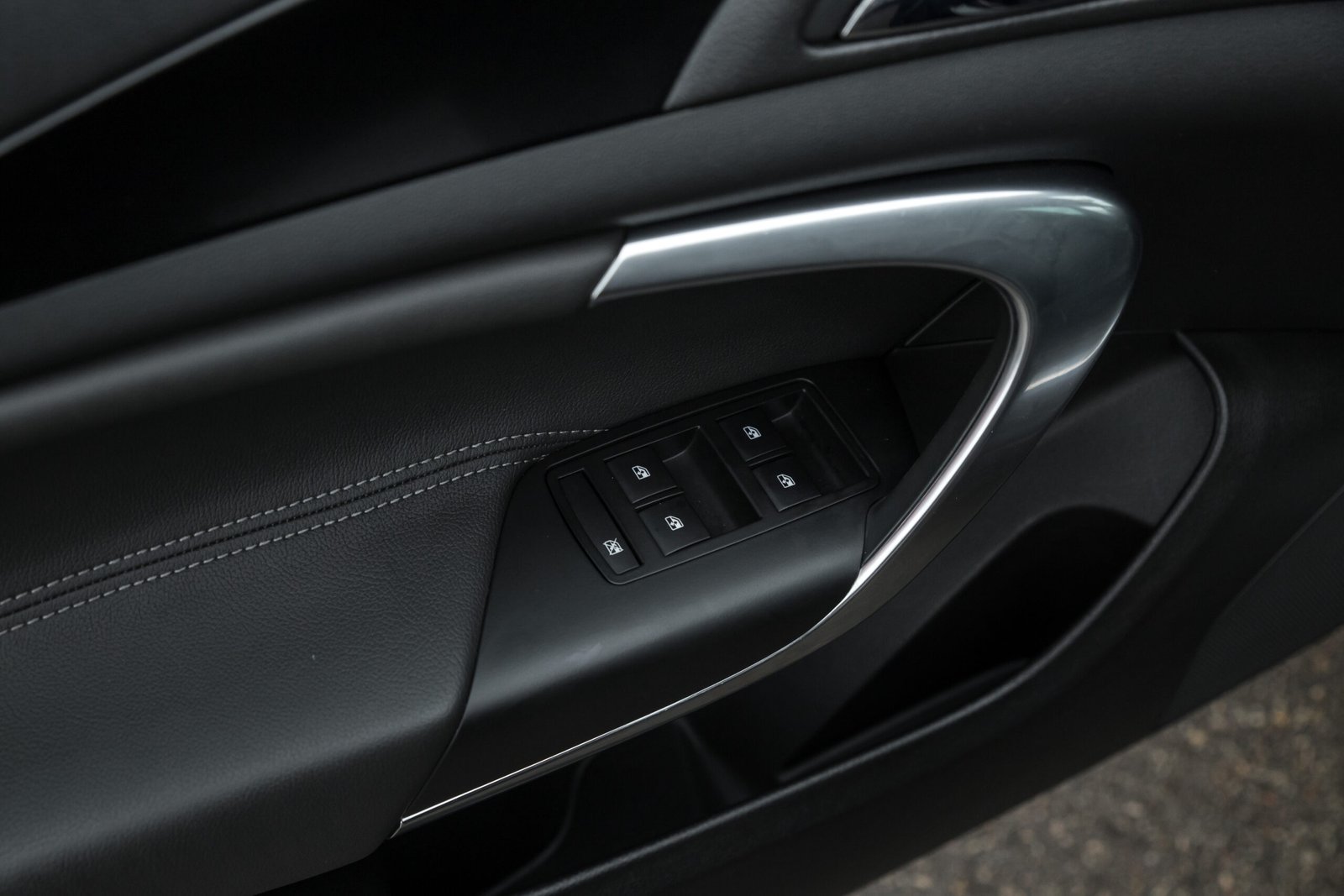 
								OPEL INSIGNIA FACELIFT OPC LINE 2.0D 125KW full									