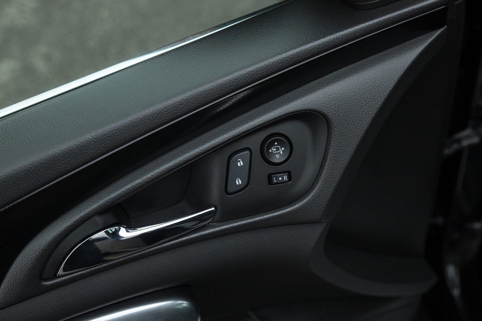 
								OPEL INSIGNIA FACELIFT OPC LINE 2.0D 125KW full									