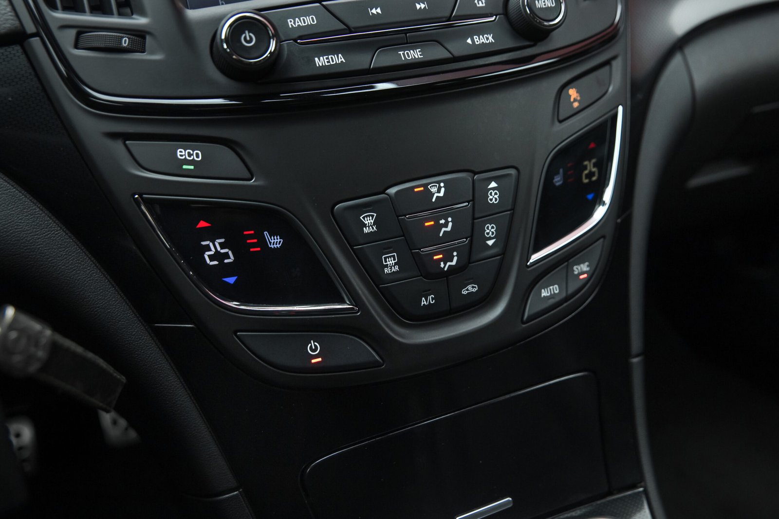 
								OPEL INSIGNIA FACELIFT OPC LINE 2.0D 125KW full									