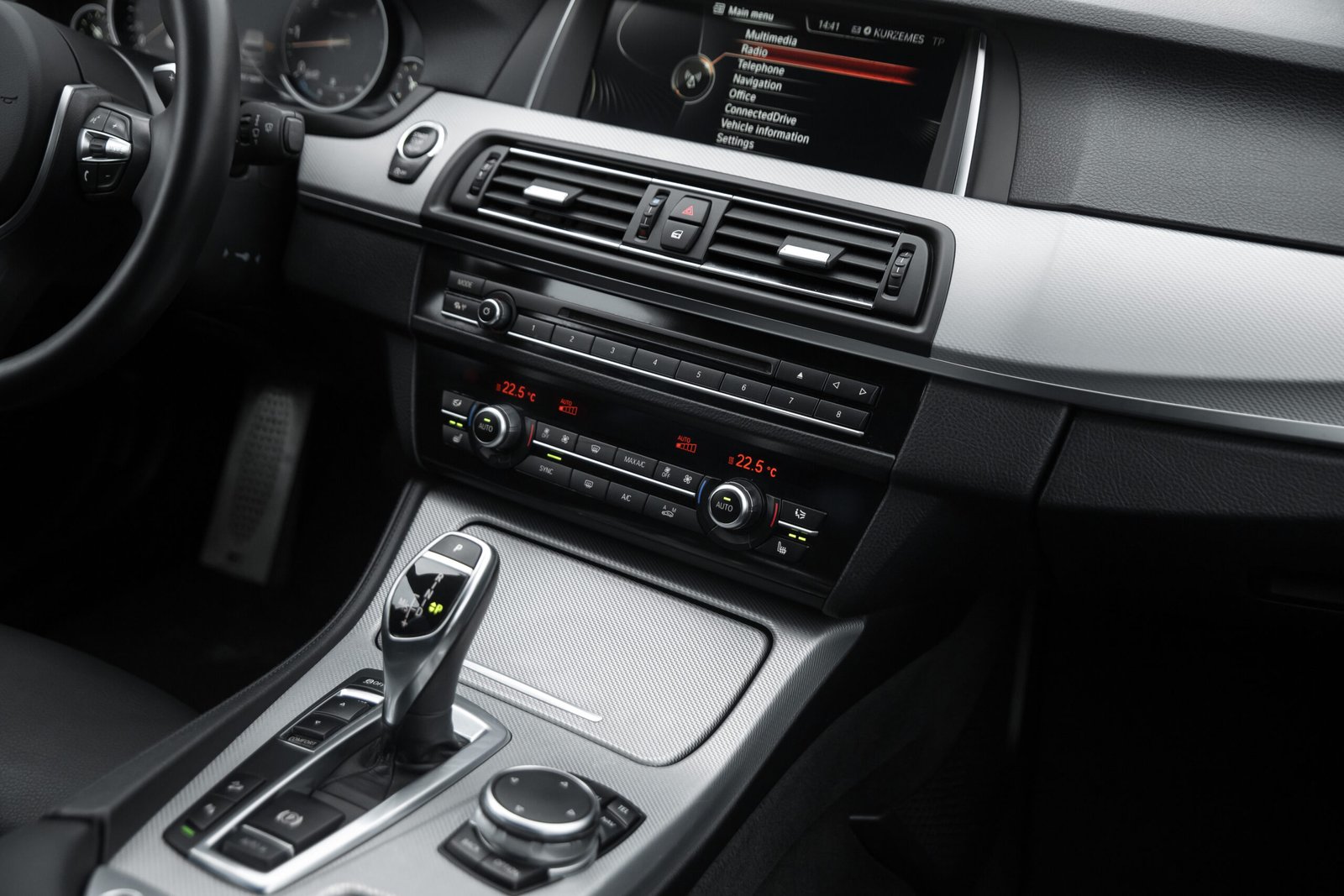 BMW F11 FACELIFT 3.0D 230KW M-SPORTPAKET full