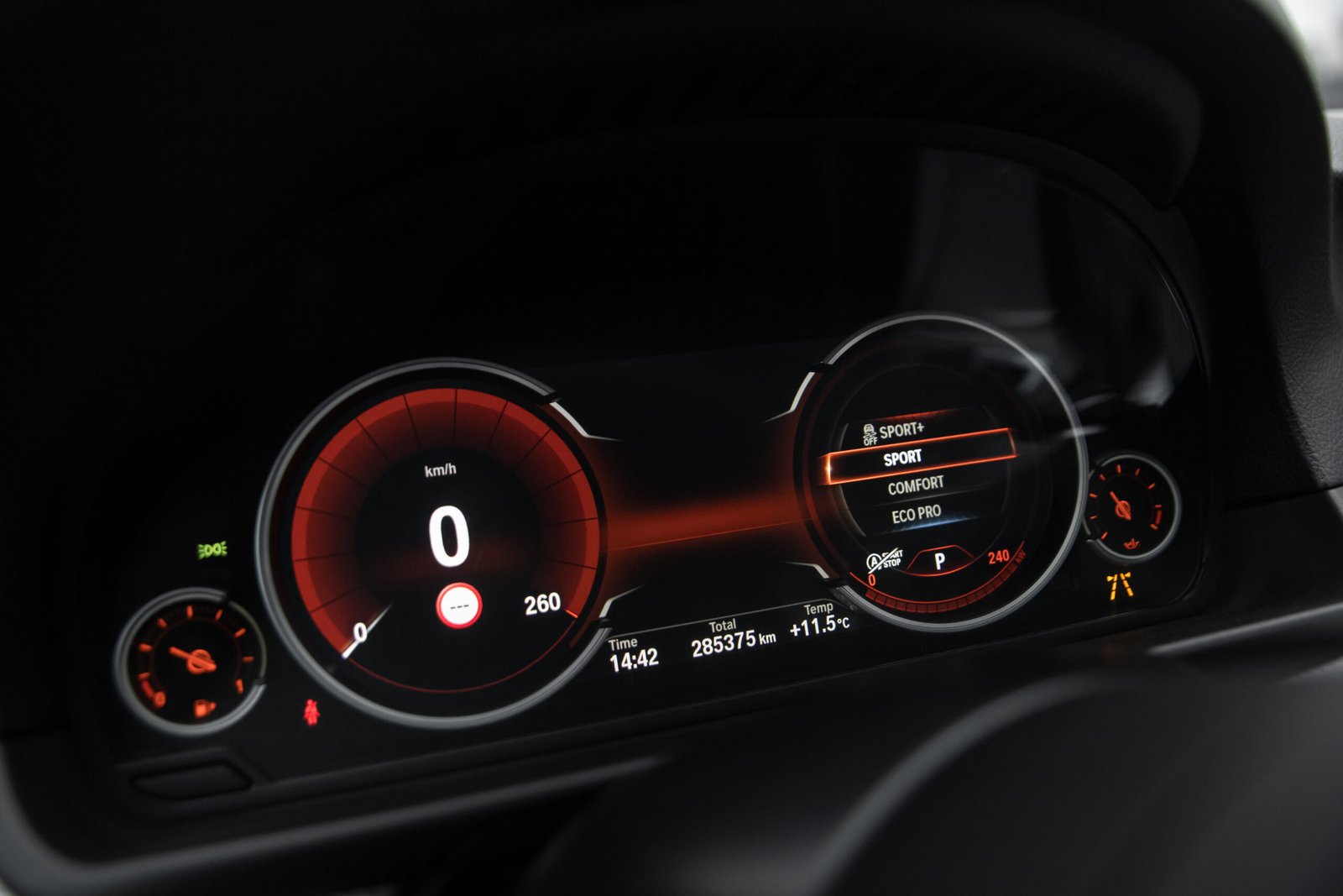 BMW F11 FACELIFT 3.0D 230KW M-SPORTPAKET full