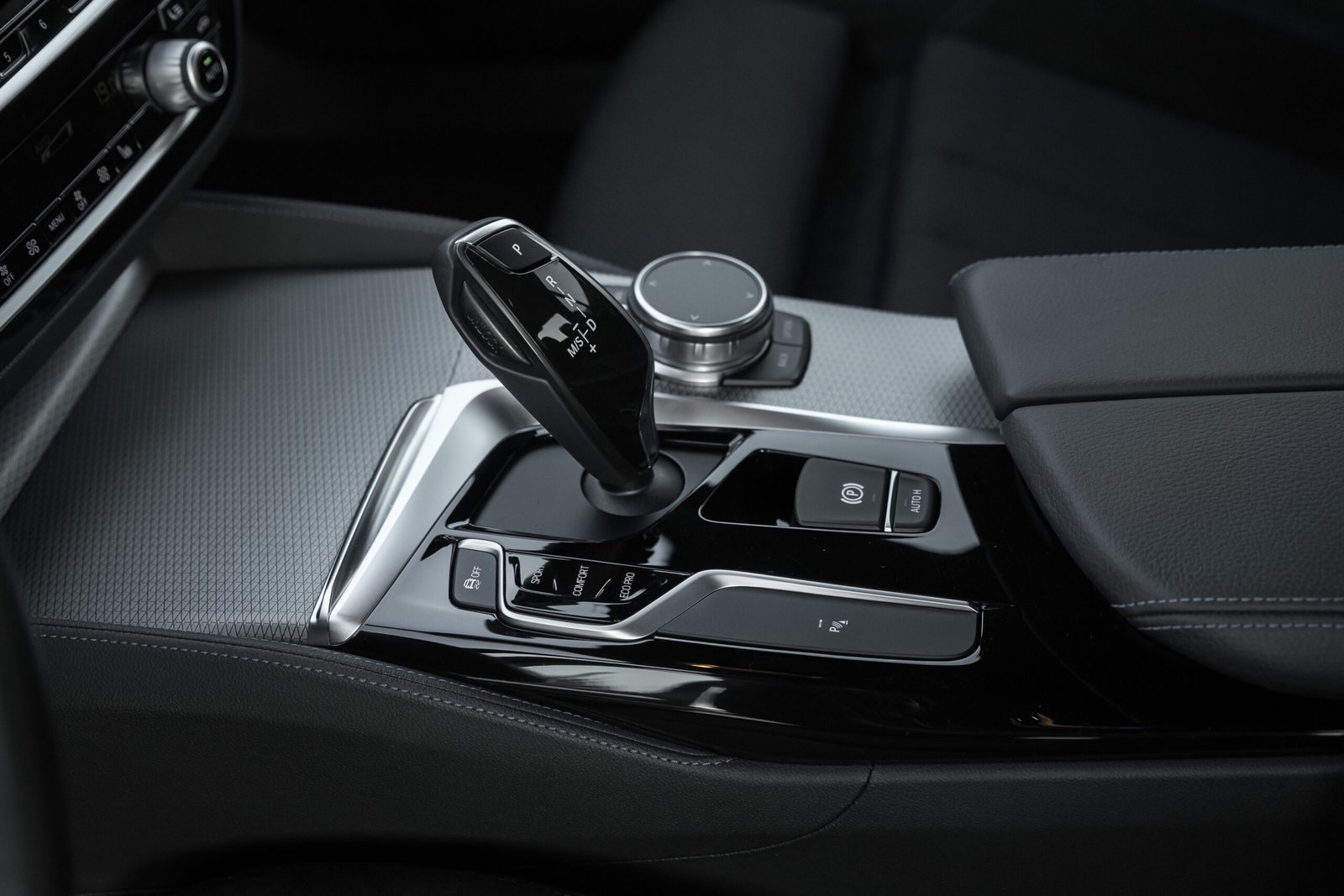 
								BMW 520D G30 2.0D 140KW M-SPORTPAKET full									