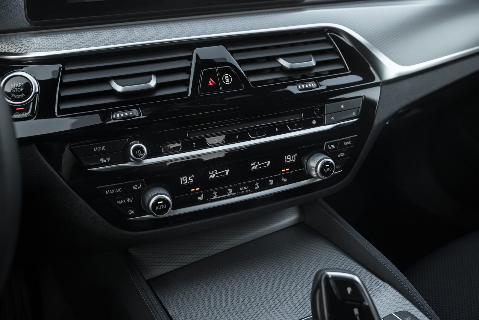 
								BMW 520D G30 2.0D 140KW M-SPORTPAKET full									