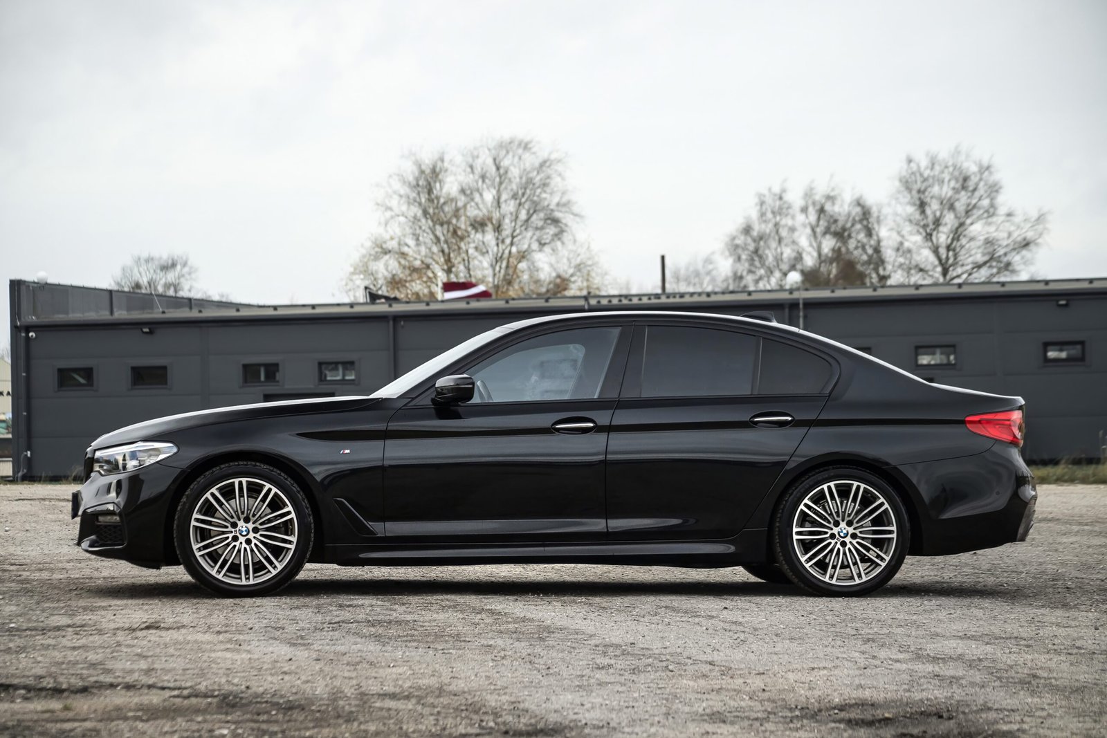 
								BMW 520D G30 2.0D 140KW M-SPORTPAKET full									