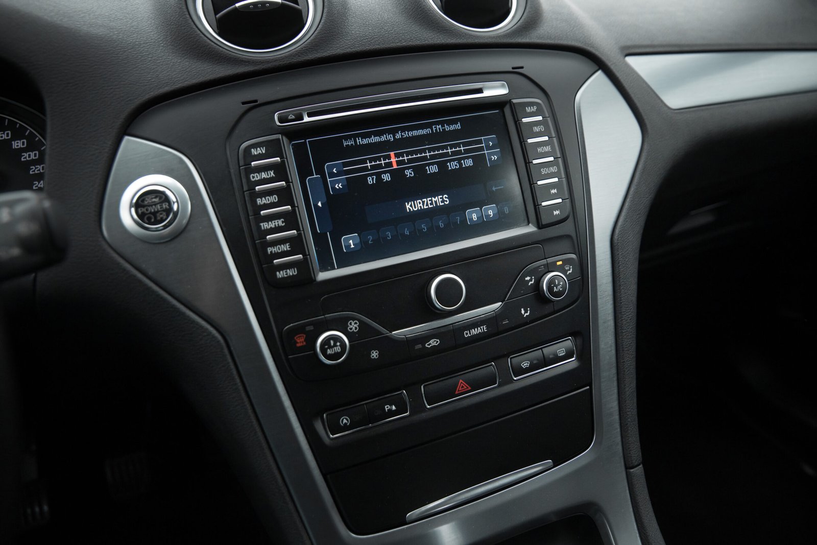 
								FORD MONDEO TITANIUM 1.6D 85KW FACELIFT full									