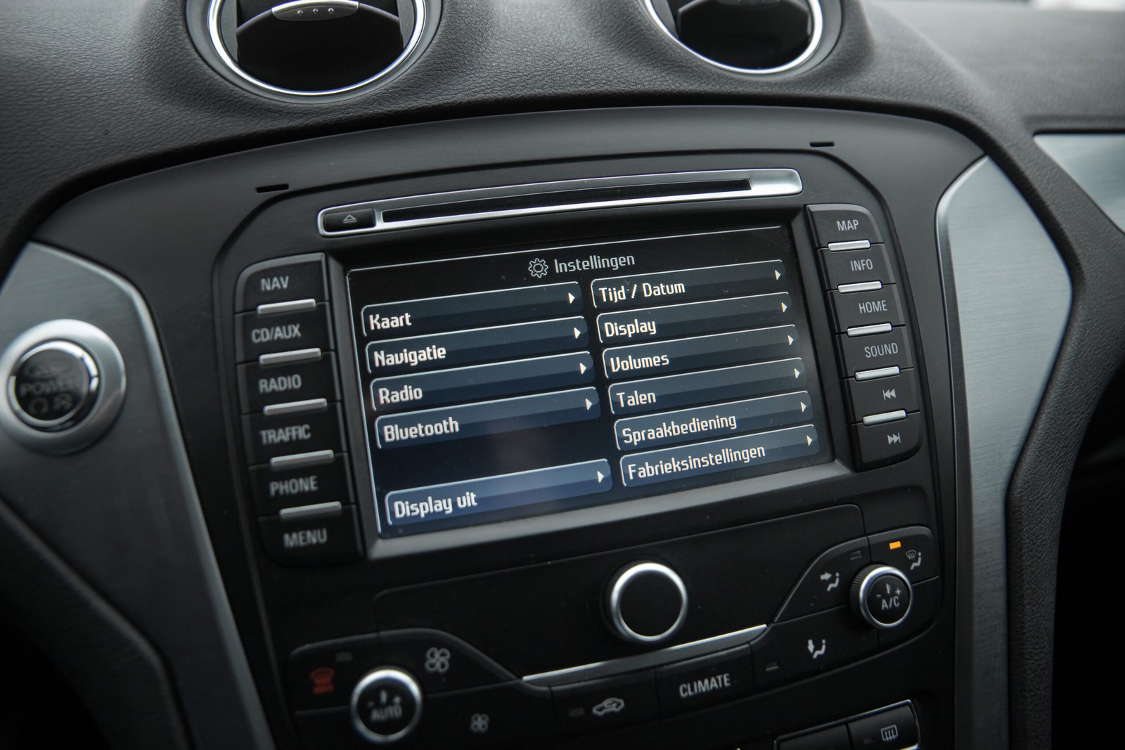 
								FORD MONDEO TITANIUM 1.6D 85KW FACELIFT full									