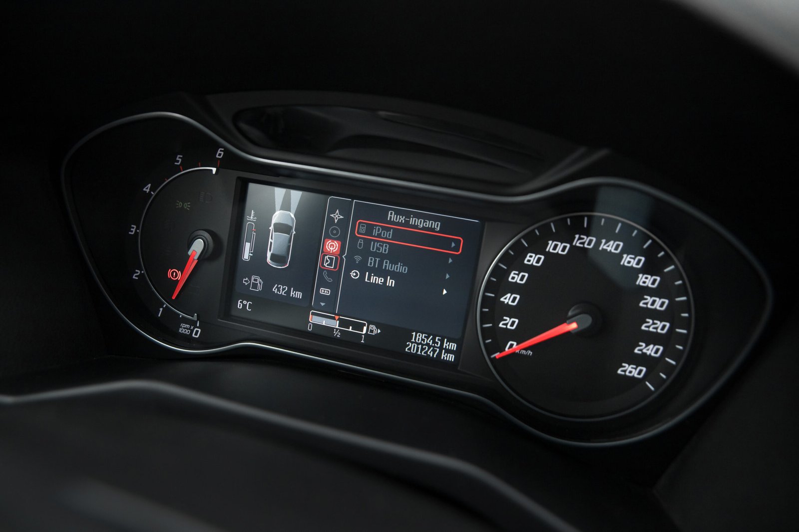 
								FORD MONDEO TITANIUM 1.6D 85KW FACELIFT full									