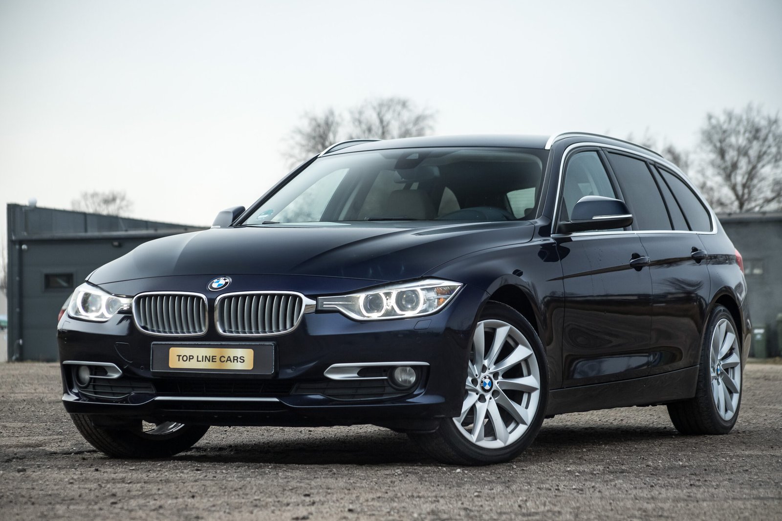 
								BMW 318D F30 2.0D INDIVIDUAL full									