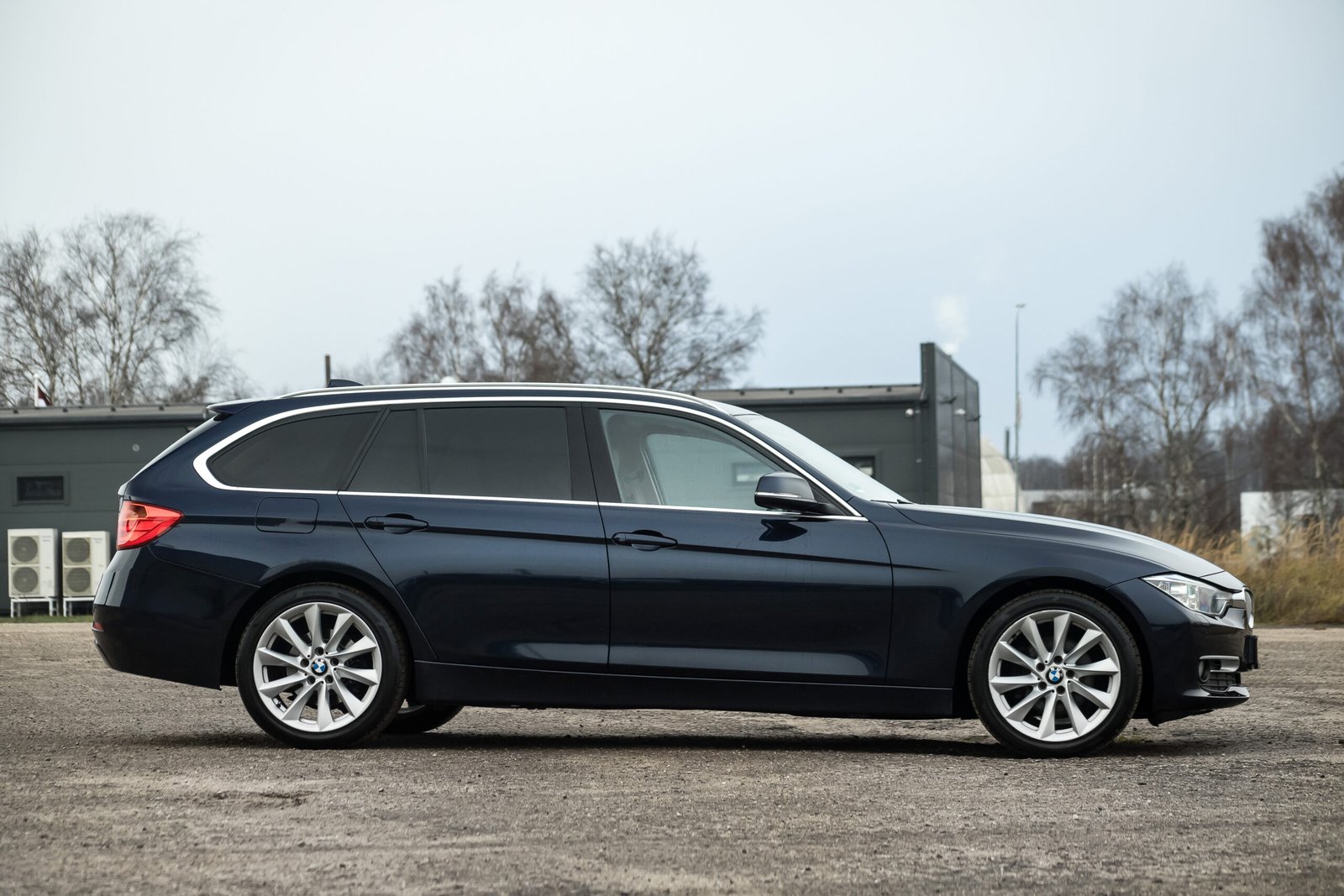 
								BMW 318D F30 2.0D INDIVIDUAL full									