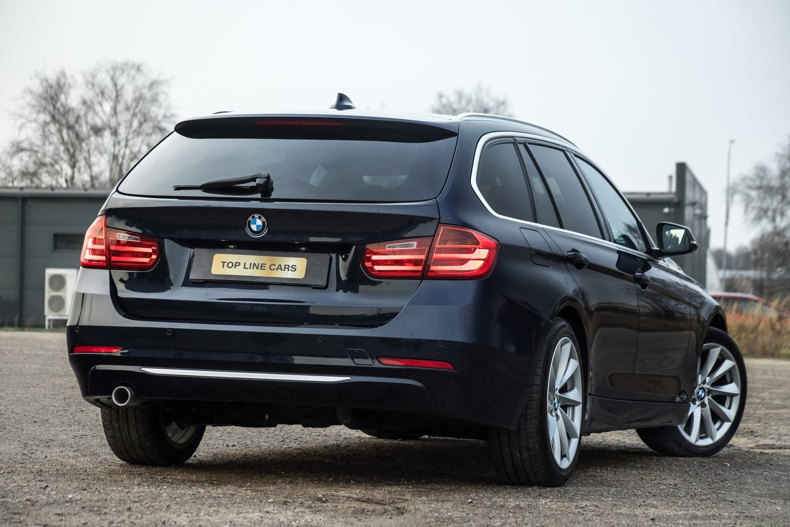 
								BMW 318D F30 2.0D INDIVIDUAL full									