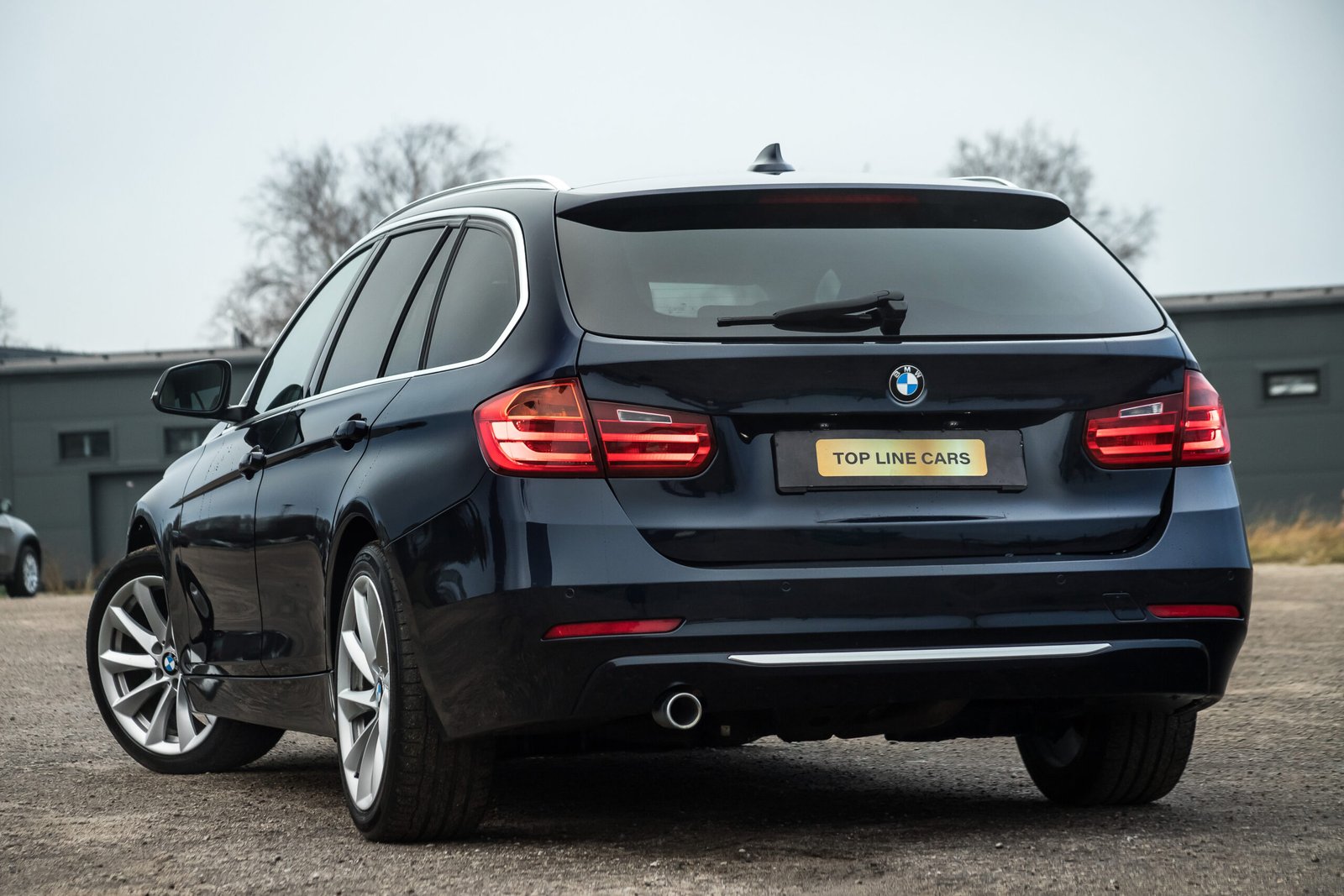 
								BMW 318D F30 2.0D INDIVIDUAL full									