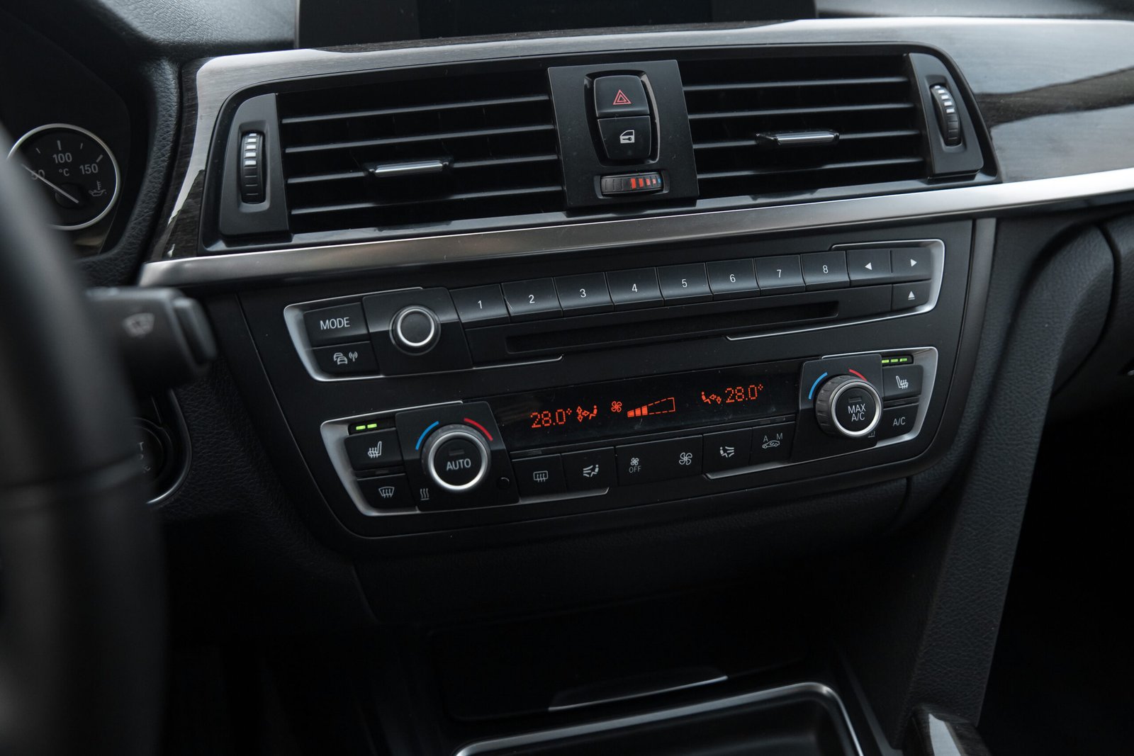 
								BMW 318D F30 2.0D INDIVIDUAL full									