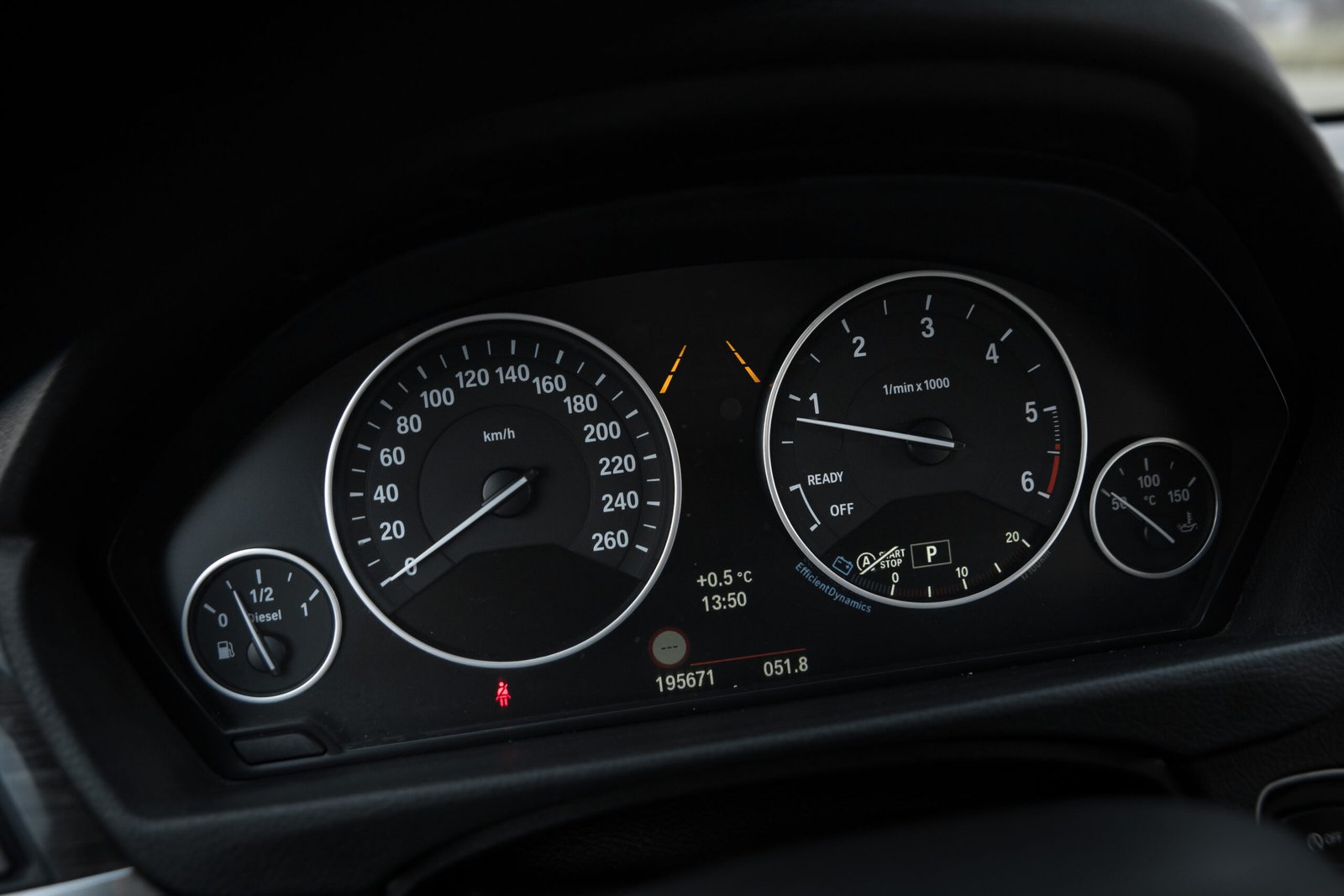 
								BMW 318D F30 2.0D INDIVIDUAL full									