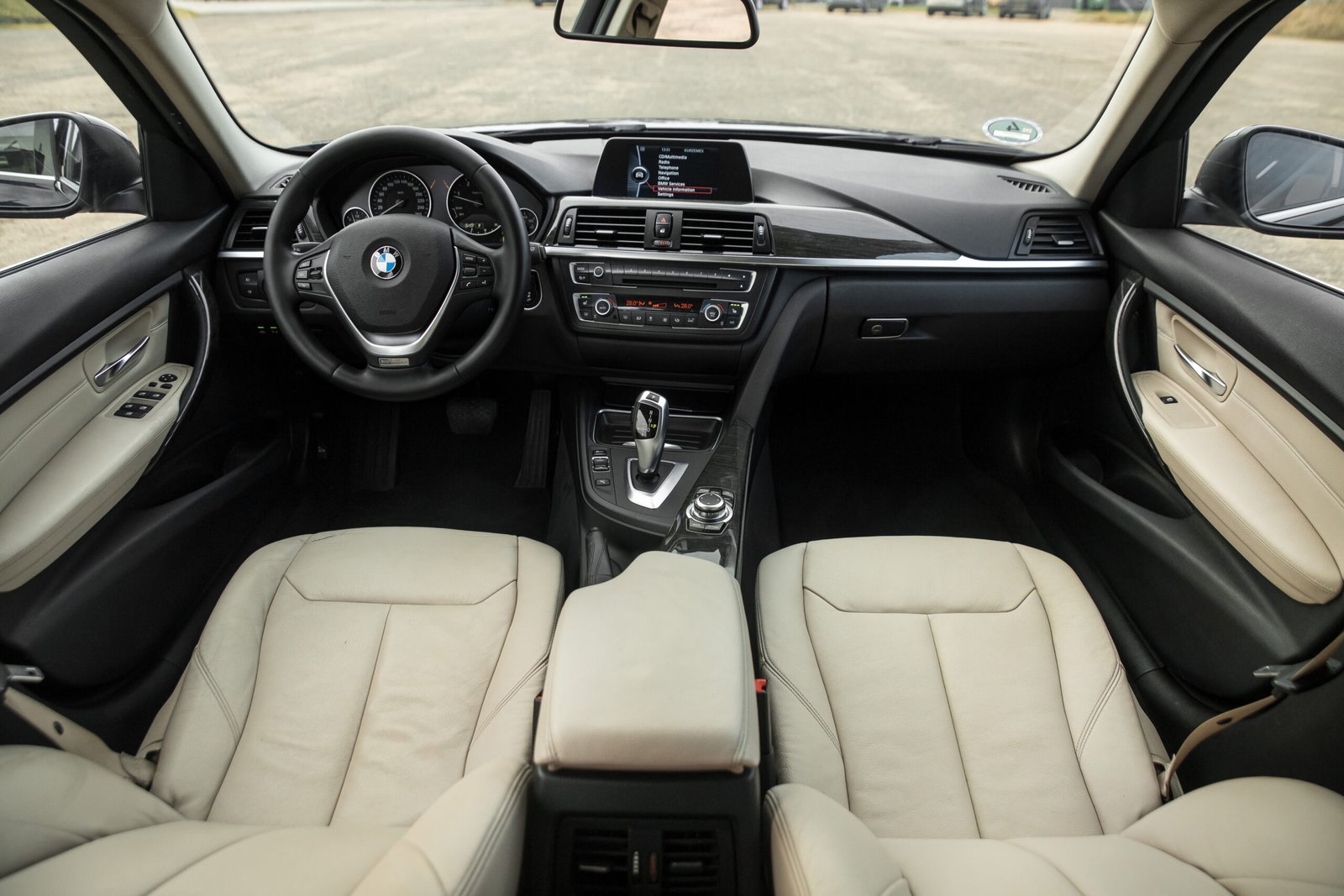 
								BMW 318D F30 2.0D INDIVIDUAL full									