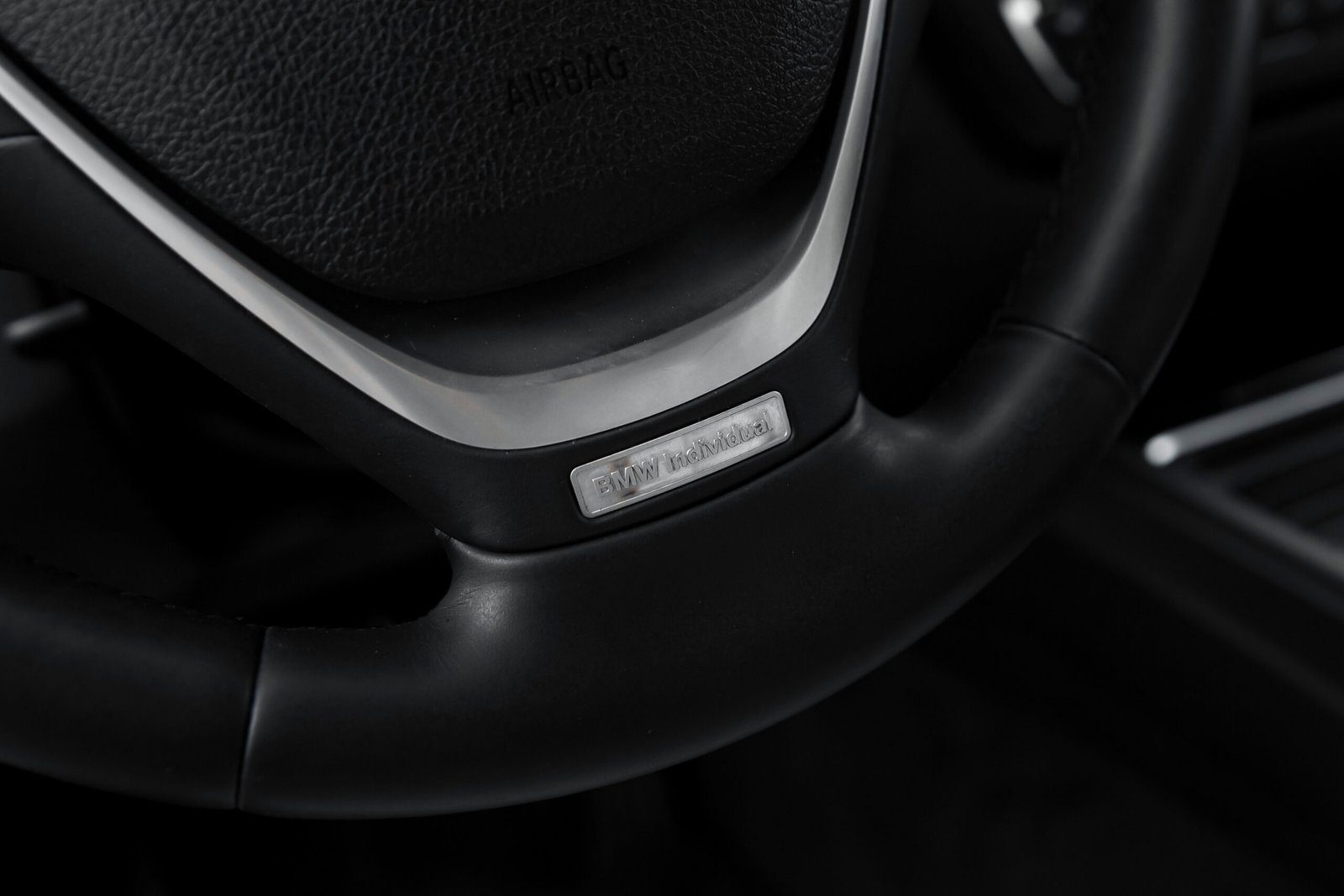 
								BMW 318D F30 2.0D INDIVIDUAL full									