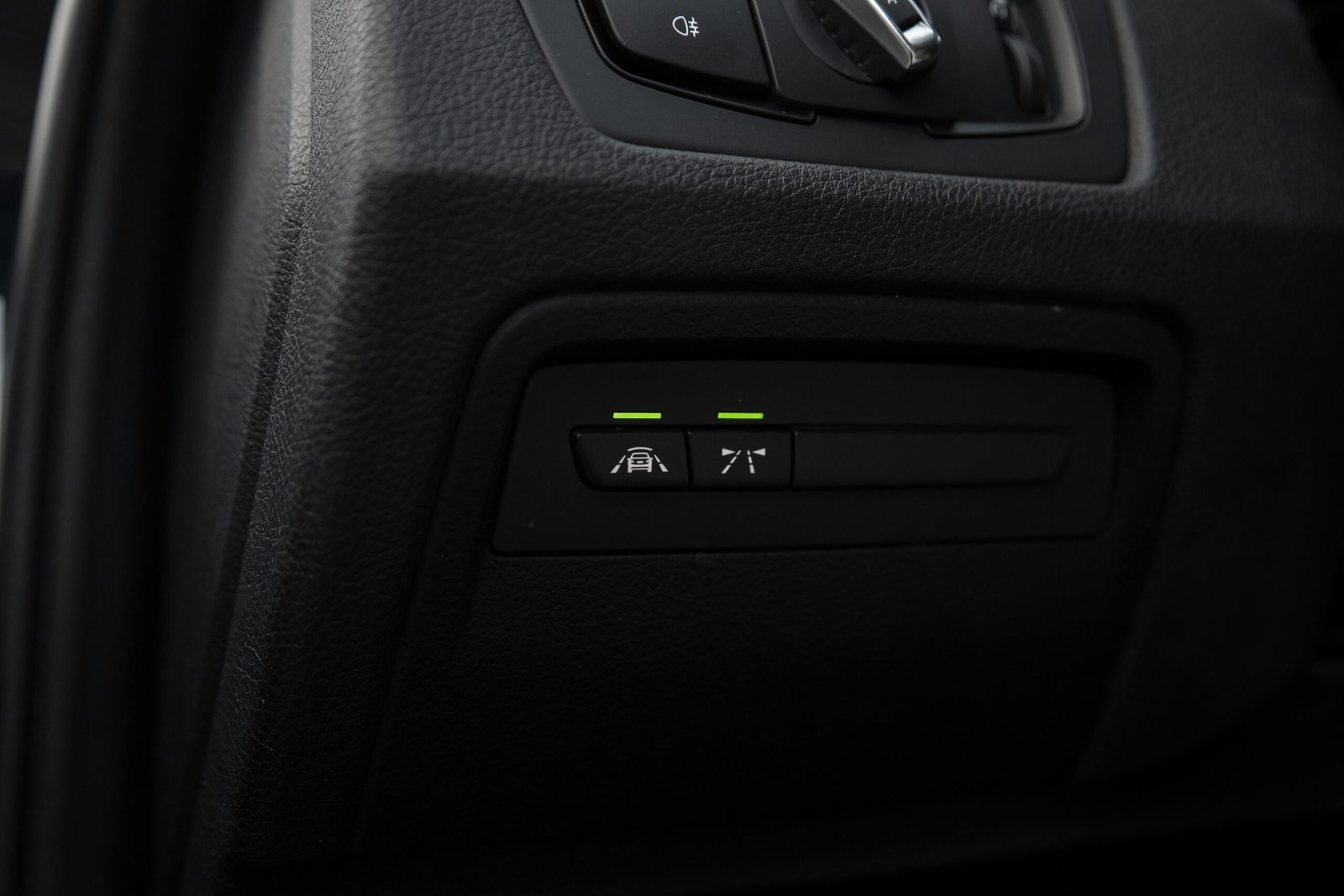 
								BMW 318D F30 2.0D INDIVIDUAL full									