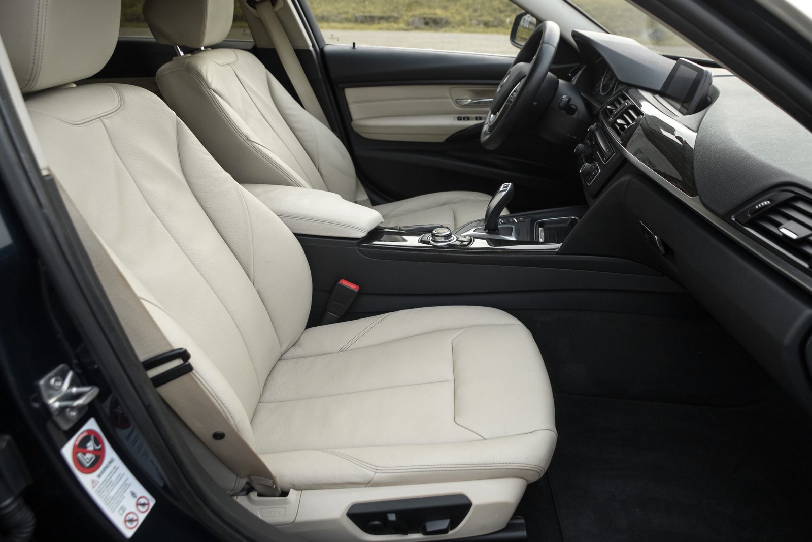 
								BMW 318D F30 2.0D INDIVIDUAL full									