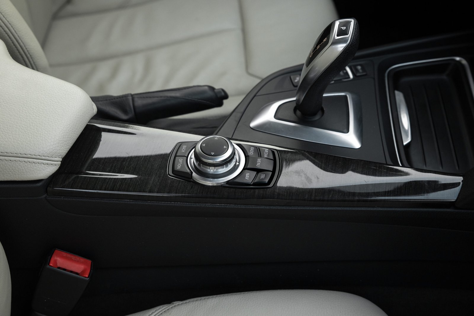 
								BMW 318D F30 2.0D INDIVIDUAL full									