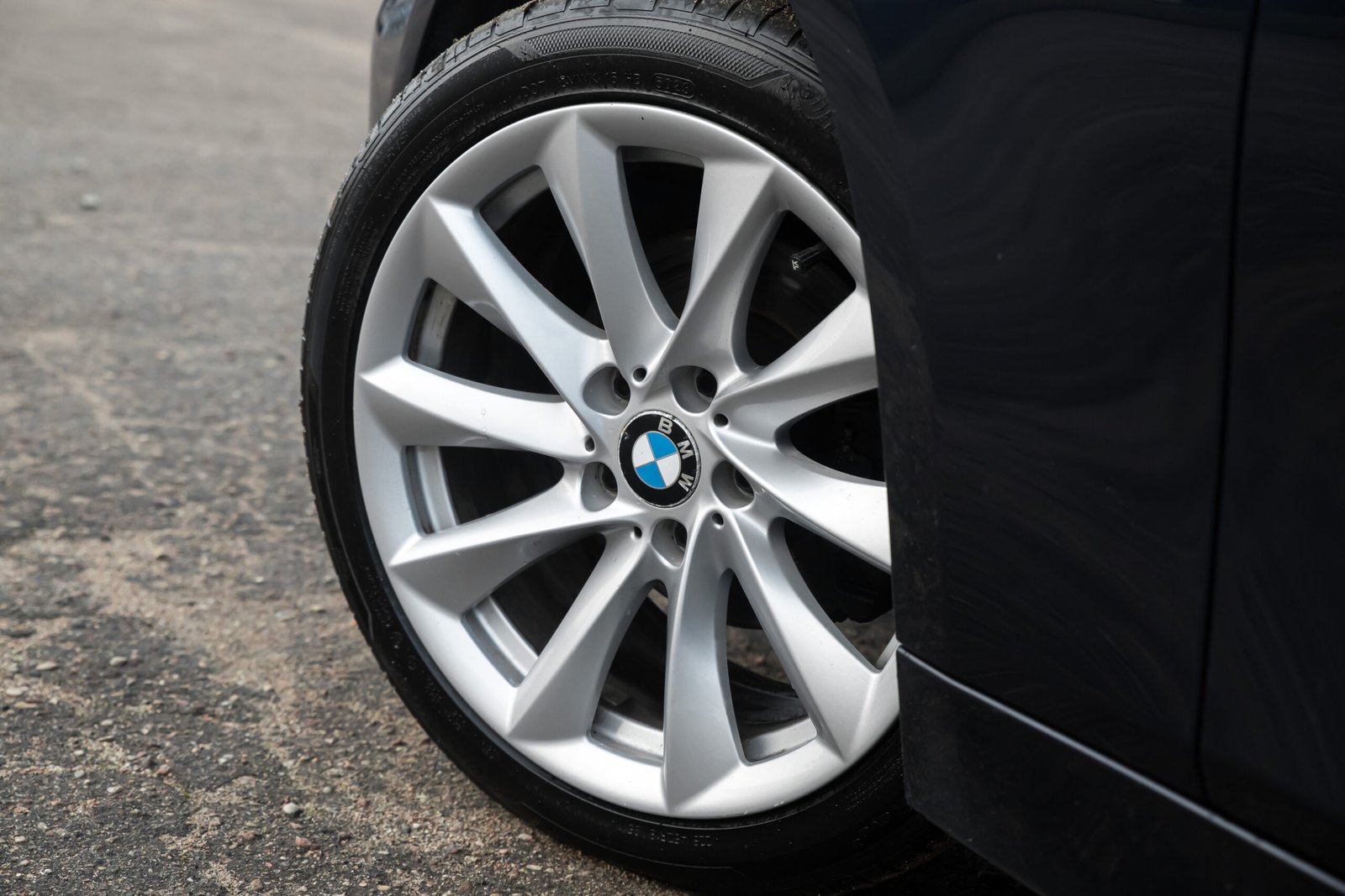 
								BMW 318D F30 2.0D INDIVIDUAL full									