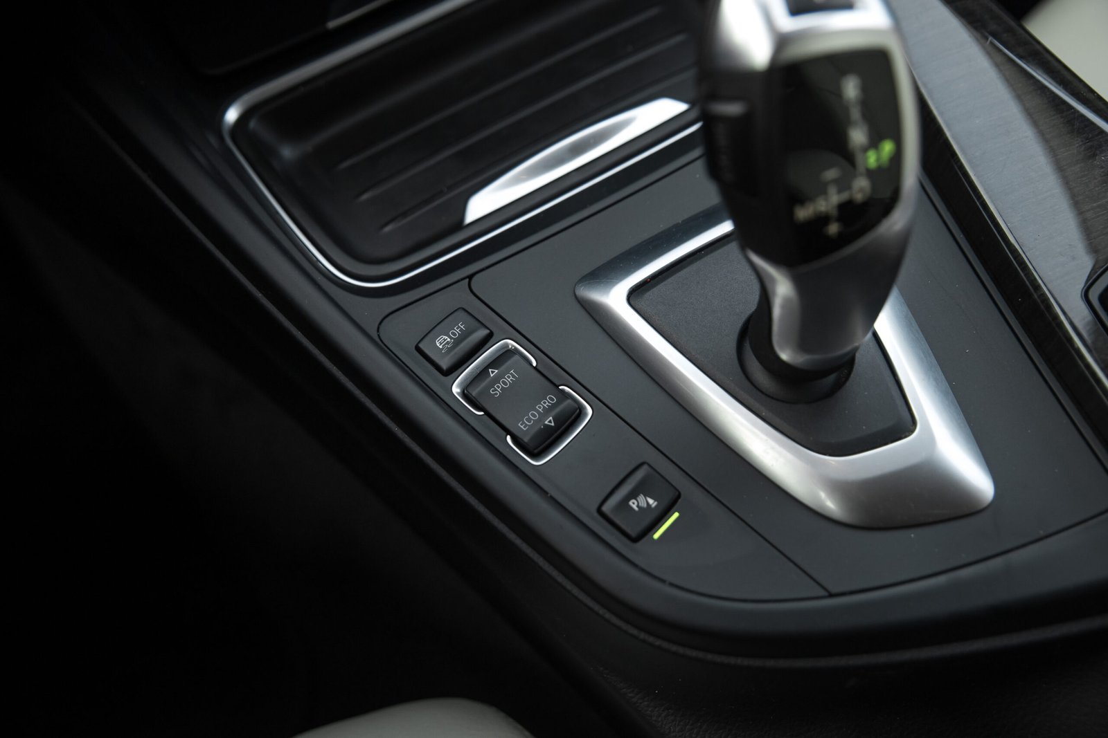 
								BMW 318D F30 2.0D INDIVIDUAL full									