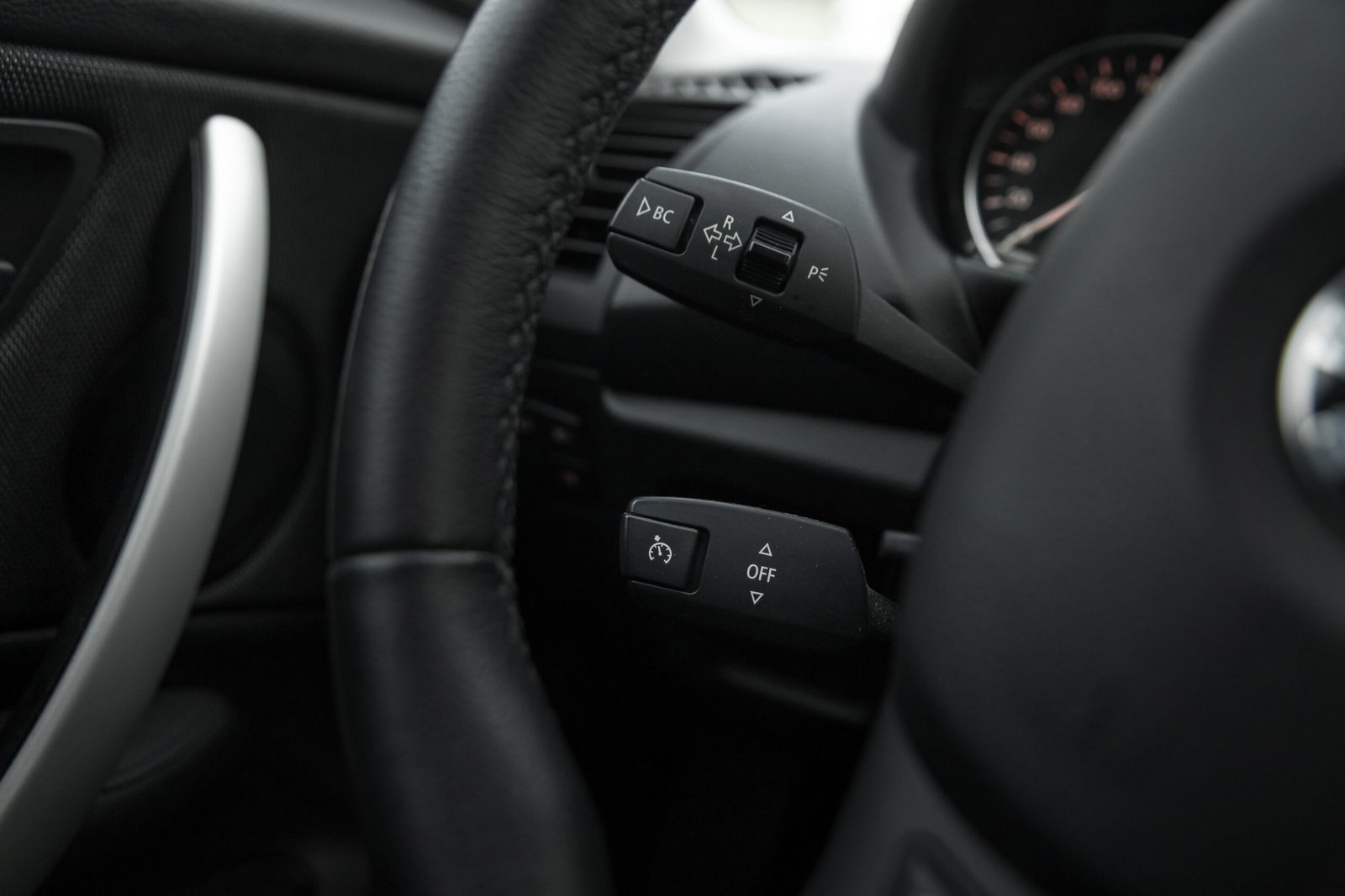 
								BMW 118D 2.0D 105KW ALPINEWEISS AUTOAMTS full									