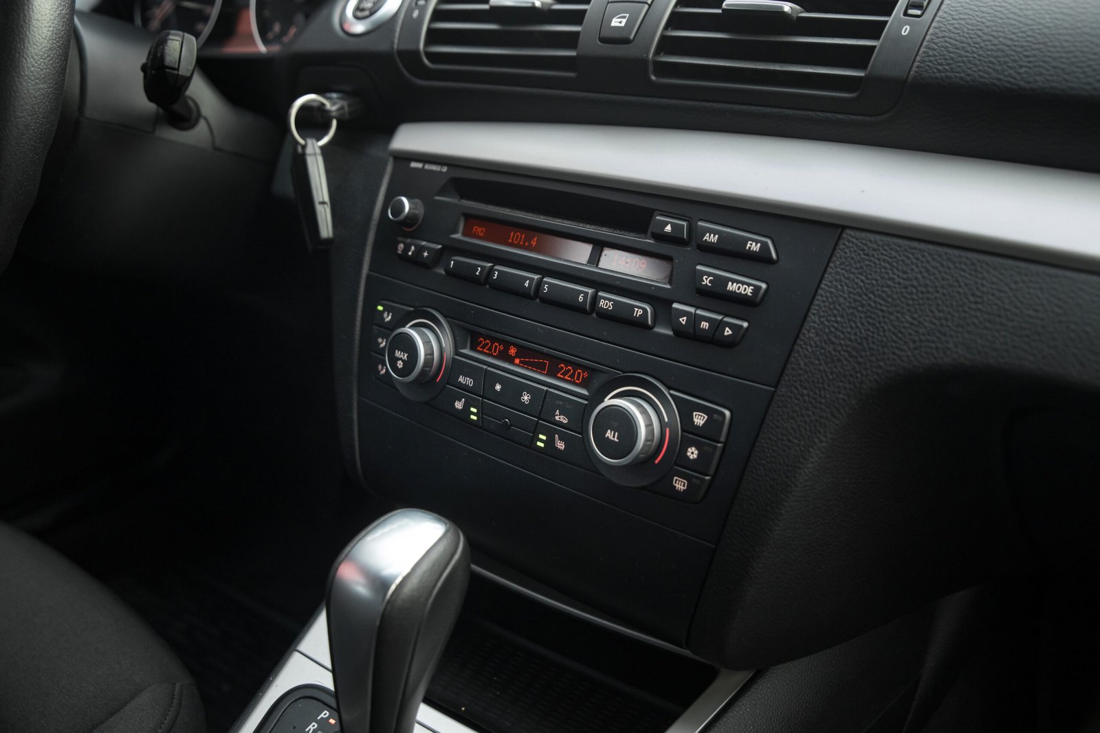 
								BMW 118D 2.0D 105KW ALPINEWEISS AUTOAMTS full									