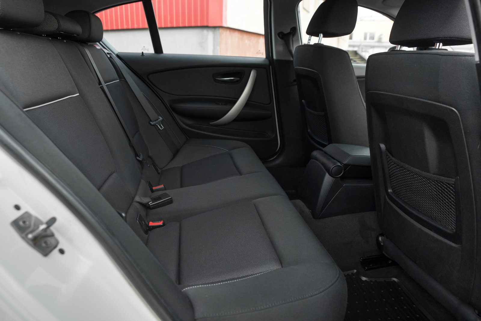 
								BMW 118D 2.0D 105KW ALPINEWEISS AUTOAMTS full									