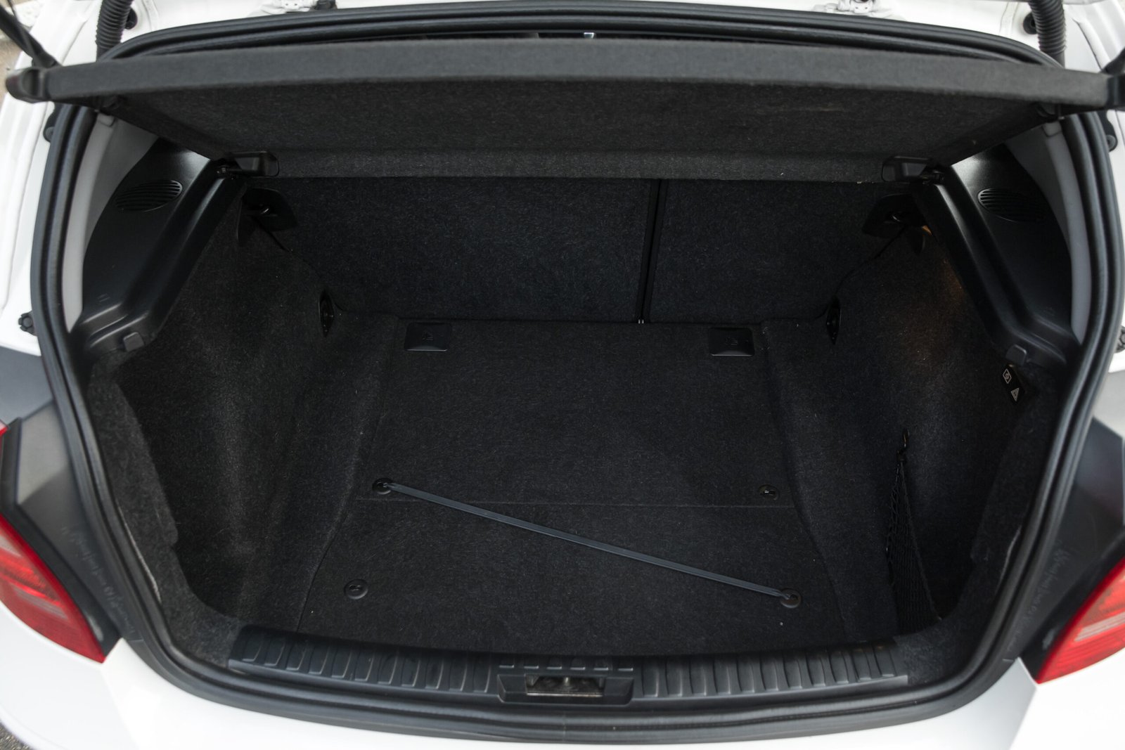 
								BMW 118D 2.0D 105KW ALPINEWEISS AUTOAMTS full									