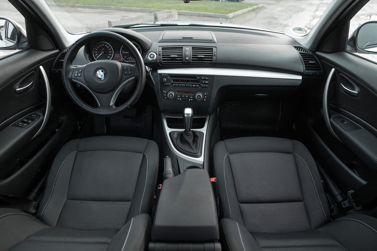 
								BMW 118D 2.0D 105KW ALPINEWEISS AUTOAMTS full									