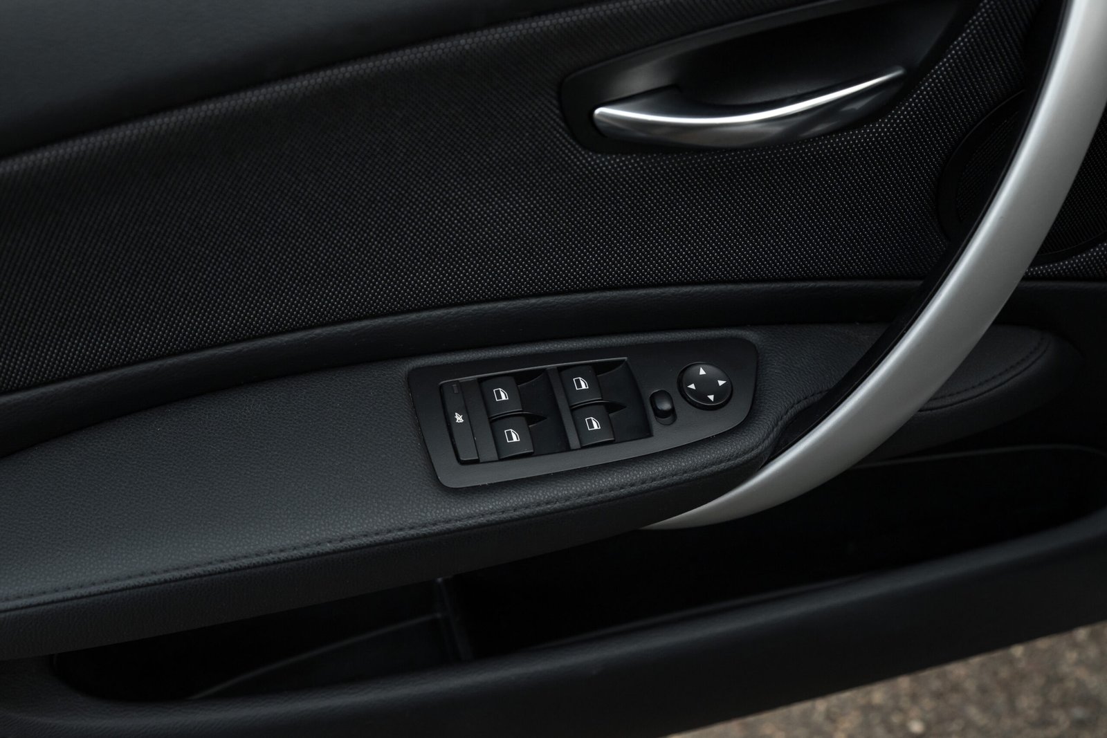 
								BMW 118D 2.0D 105KW ALPINEWEISS AUTOAMTS full									