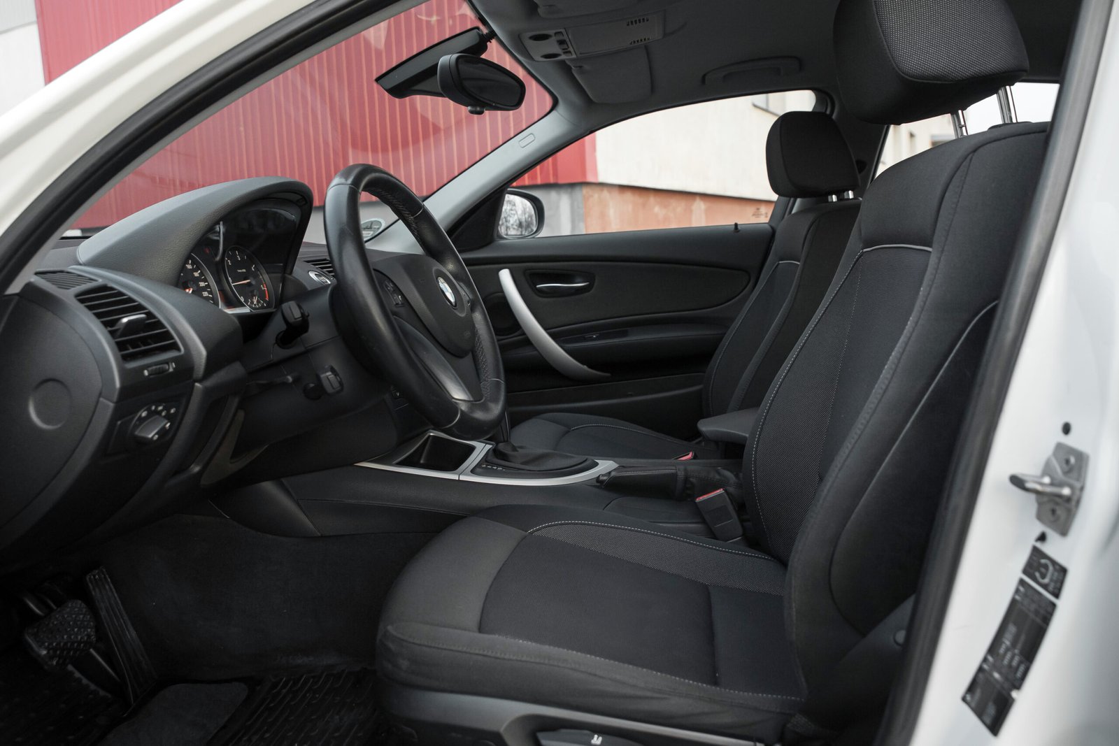 
								BMW 118D 2.0D 105KW ALPINEWEISS AUTOAMTS full									