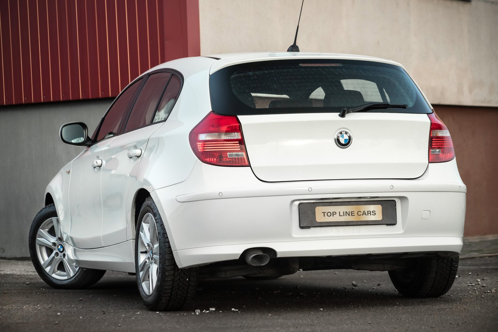 
								BMW 118D 2.0D 105KW ALPINEWEISS AUTOAMTS full									