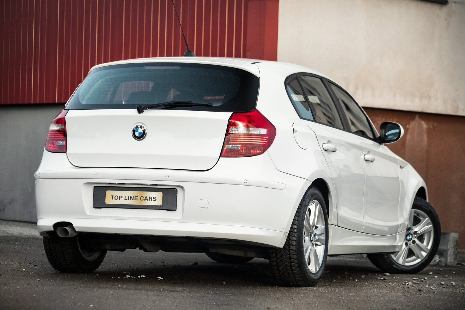 
								BMW 118D 2.0D 105KW ALPINEWEISS AUTOAMTS full									