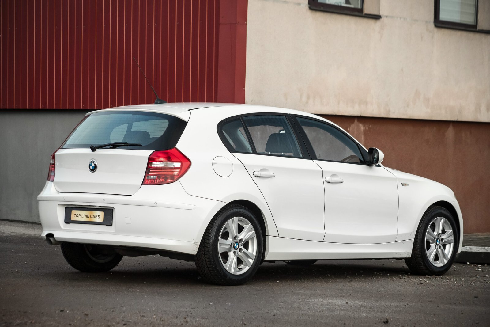 
								BMW 118D 2.0D 105KW ALPINEWEISS AUTOAMTS full									