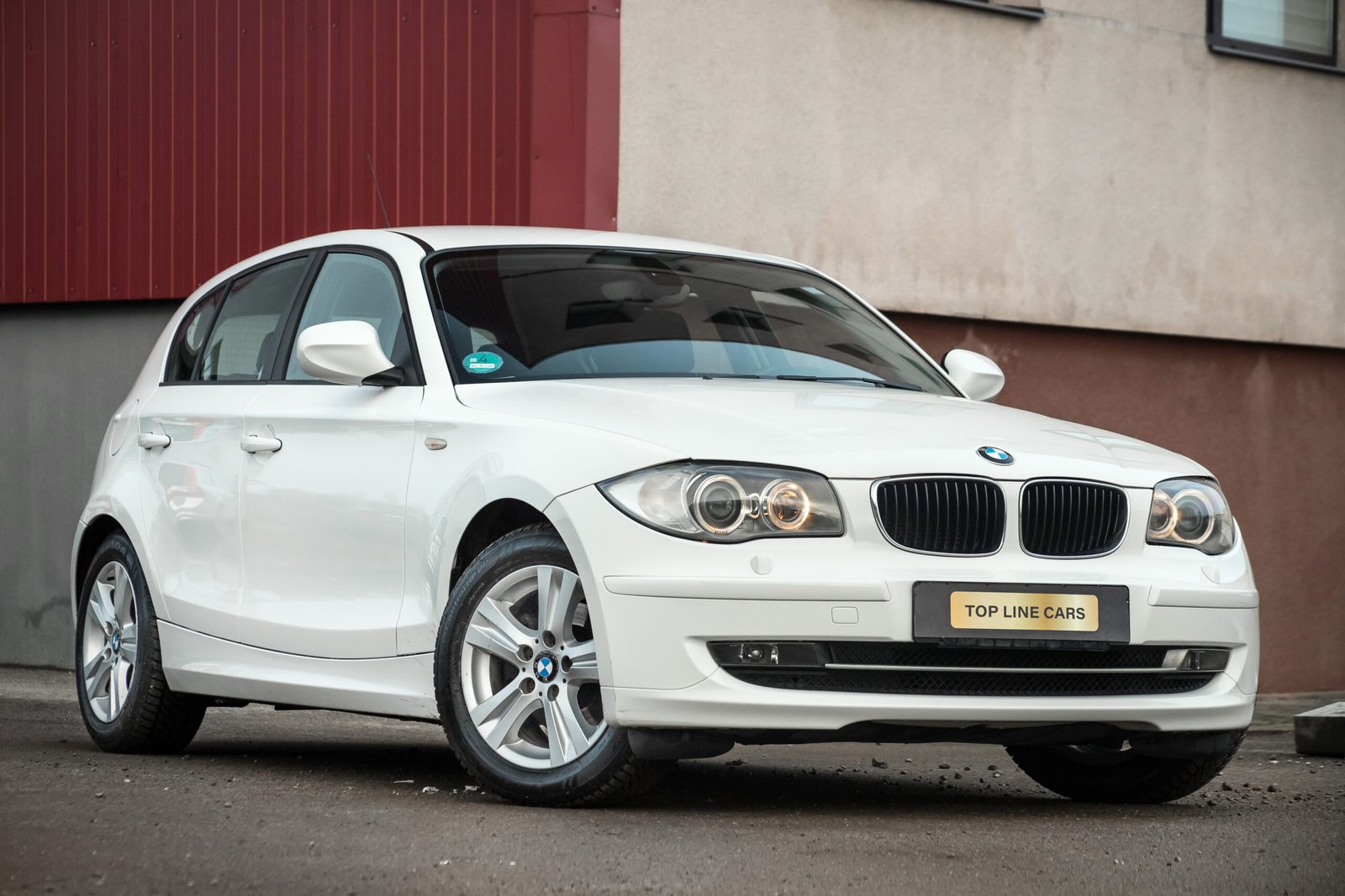 
								BMW 118D 2.0D 105KW ALPINEWEISS AUTOAMTS full									