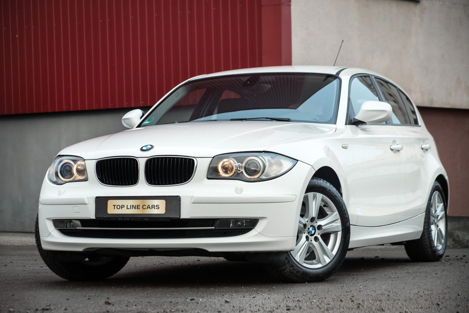 
								BMW 118D 2.0D 105KW ALPINEWEISS AUTOAMTS full									