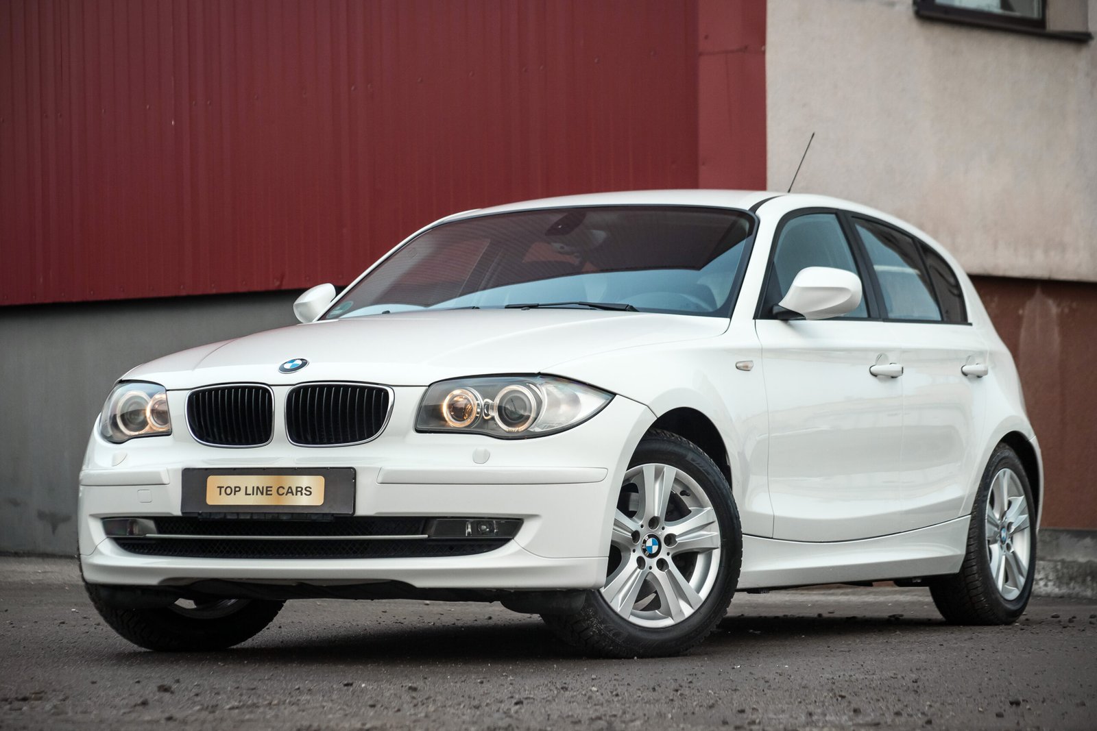 
								BMW 118D 2.0D 105KW ALPINEWEISS AUTOAMTS full									