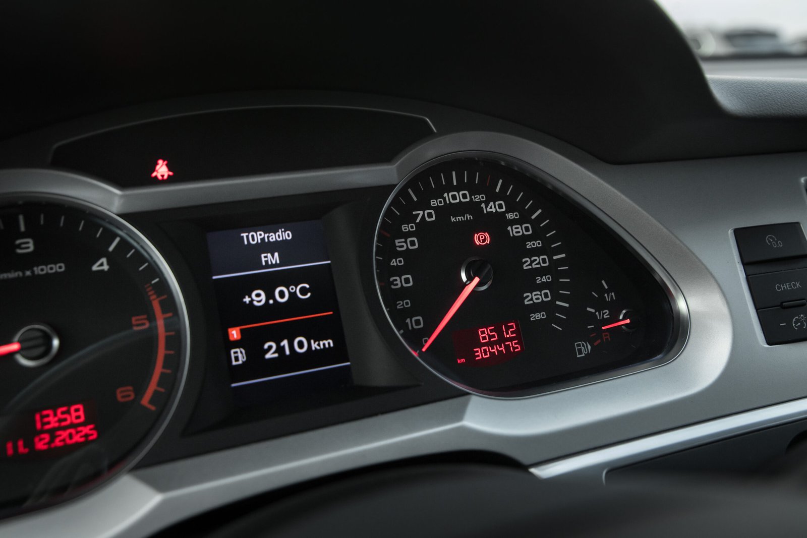 
								AUDI A6 2.0D 103KW FACELIFT full									