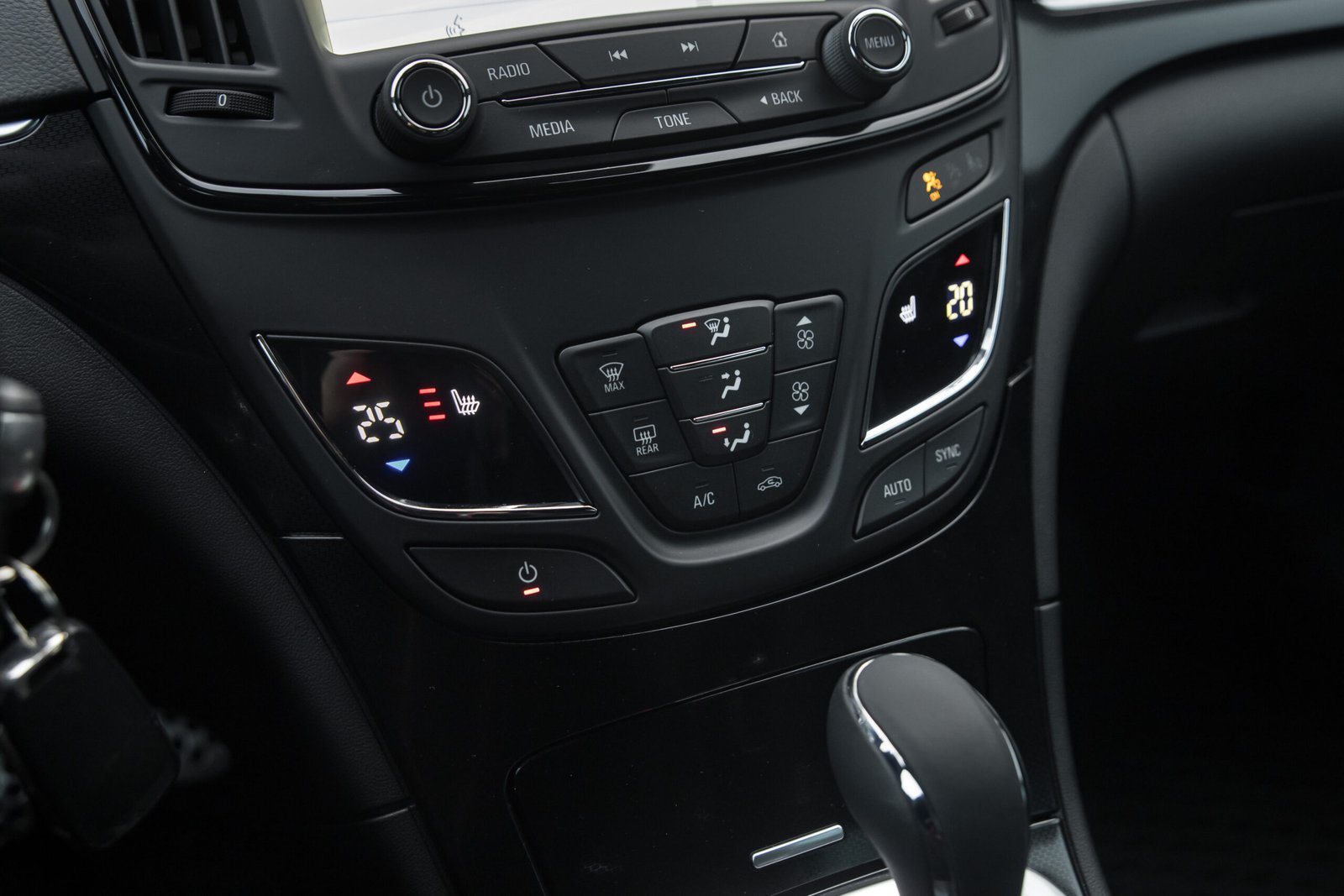 
								OPEL INSIGNIA OPC LINE 2.0D 143KW 4×4 full									