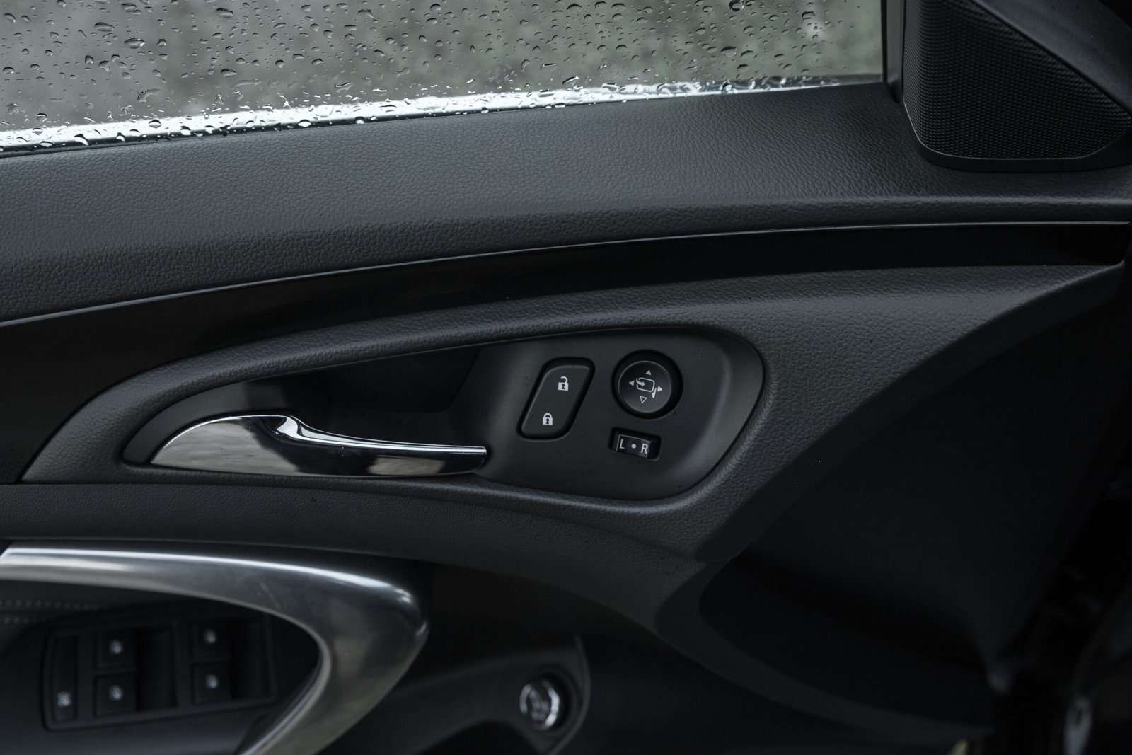 
								OPEL INSIGNIA OPC LINE 2.0D 143KW 4×4 full									