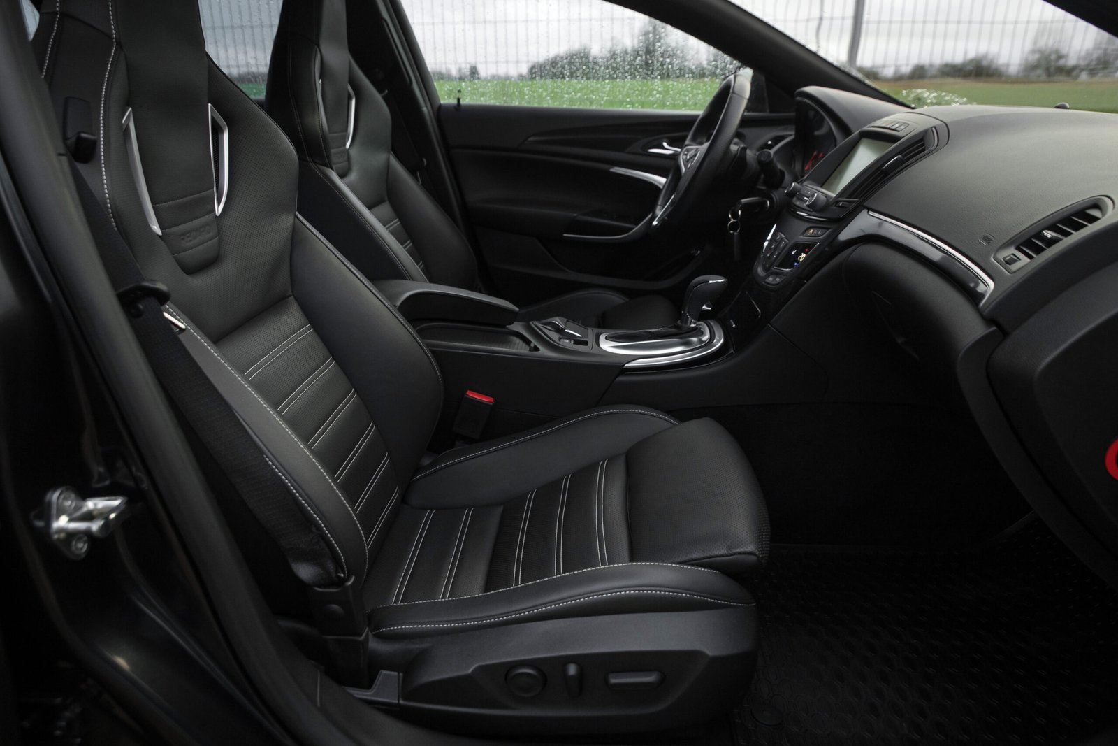 
								OPEL INSIGNIA OPC LINE 2.0D 143KW 4×4 full									