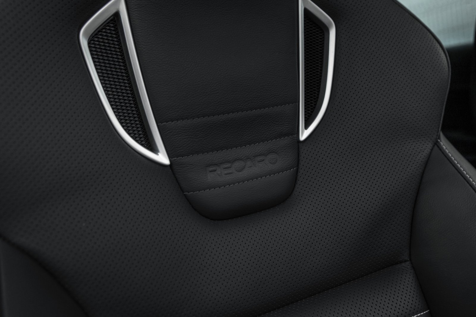 
								OPEL INSIGNIA OPC LINE 2.0D 143KW 4×4 full									