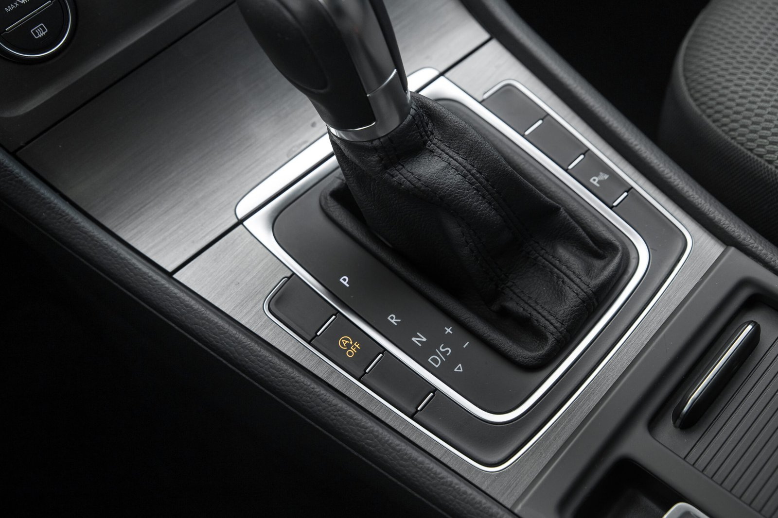 
								VW GOLF 7 SPORT 1.6D AUTOMATS full									