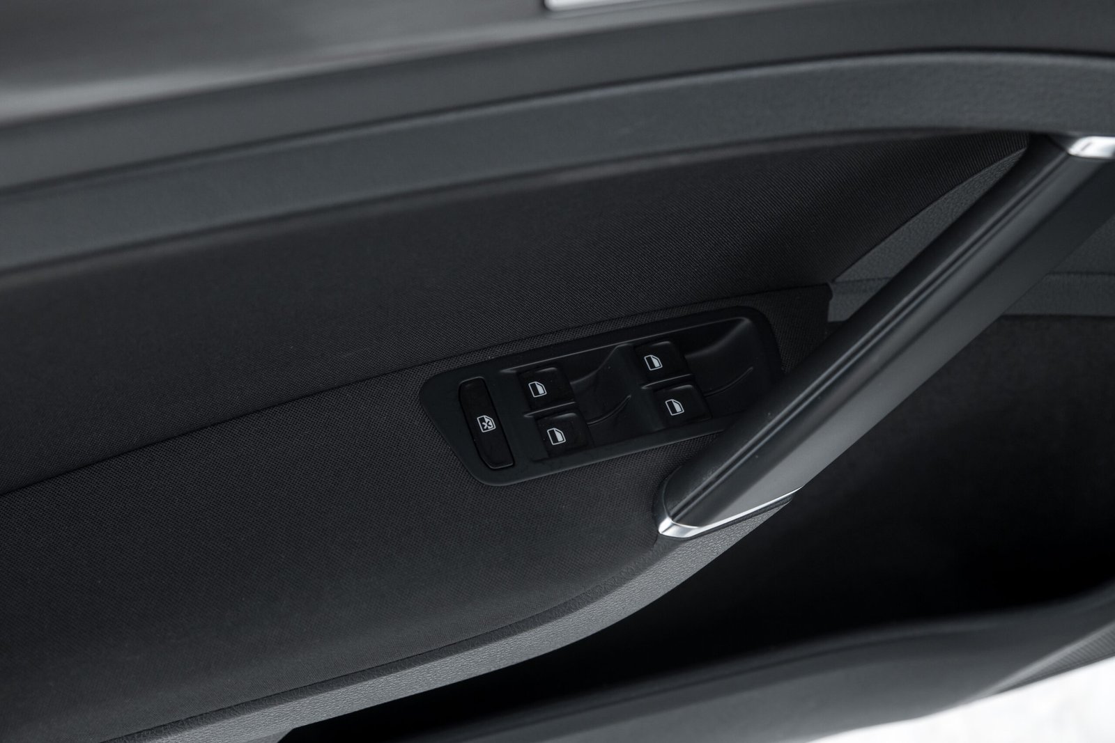 
								VW GOLF 7 SPORT 1.6D AUTOMATS full									