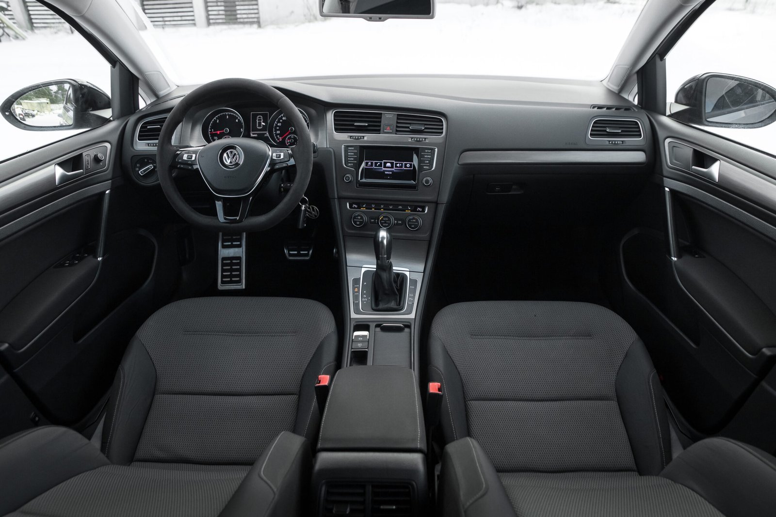 
								VW GOLF 7 SPORT 1.6D AUTOMATS full									