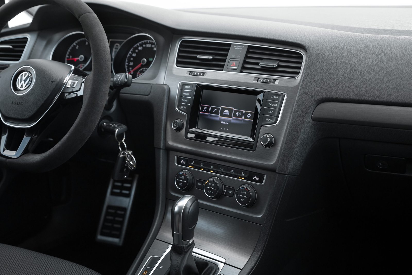 
								VW GOLF 7 SPORT 1.6D AUTOMATS full									