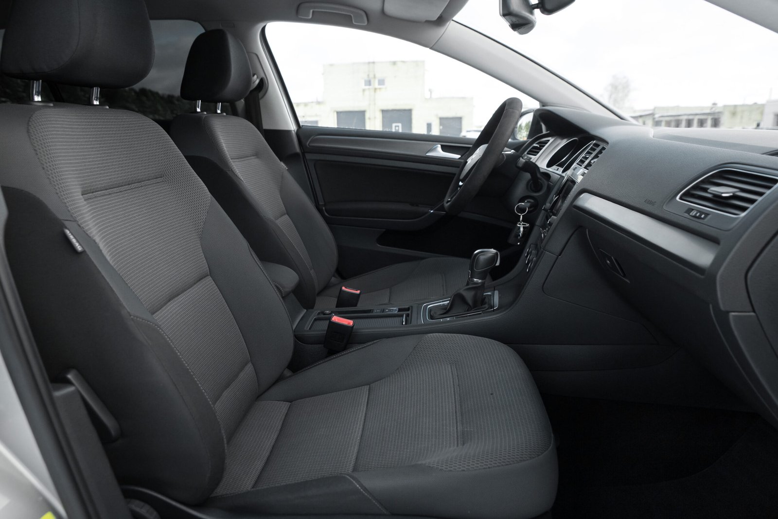 
								VW GOLF 7 SPORT 1.6D AUTOMATS full									