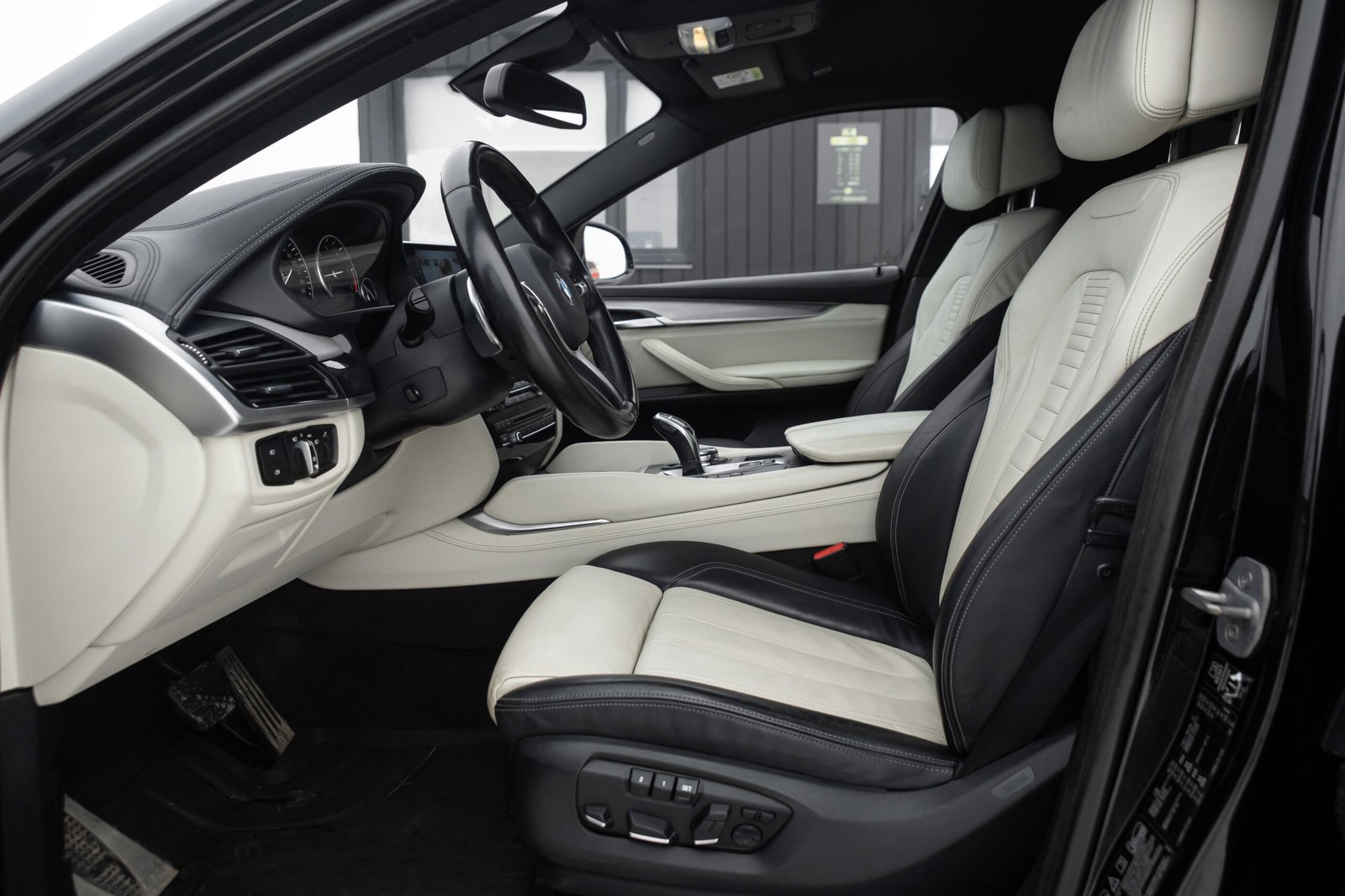 
								BMW X6 3.0D 190KW F16 M-SPORPAKET full									