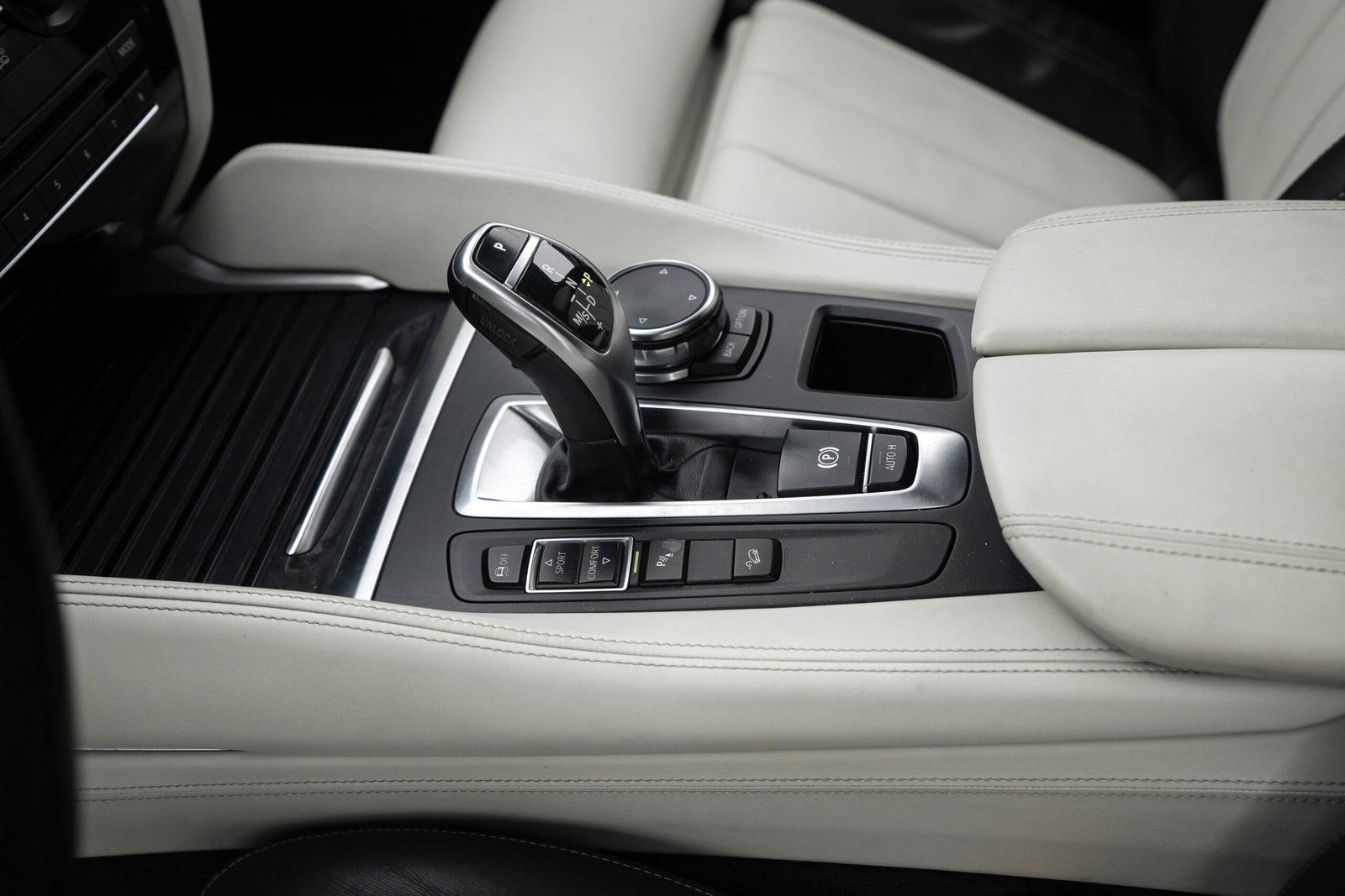 
								BMW X6 3.0D 190KW F16 M-SPORPAKET full									